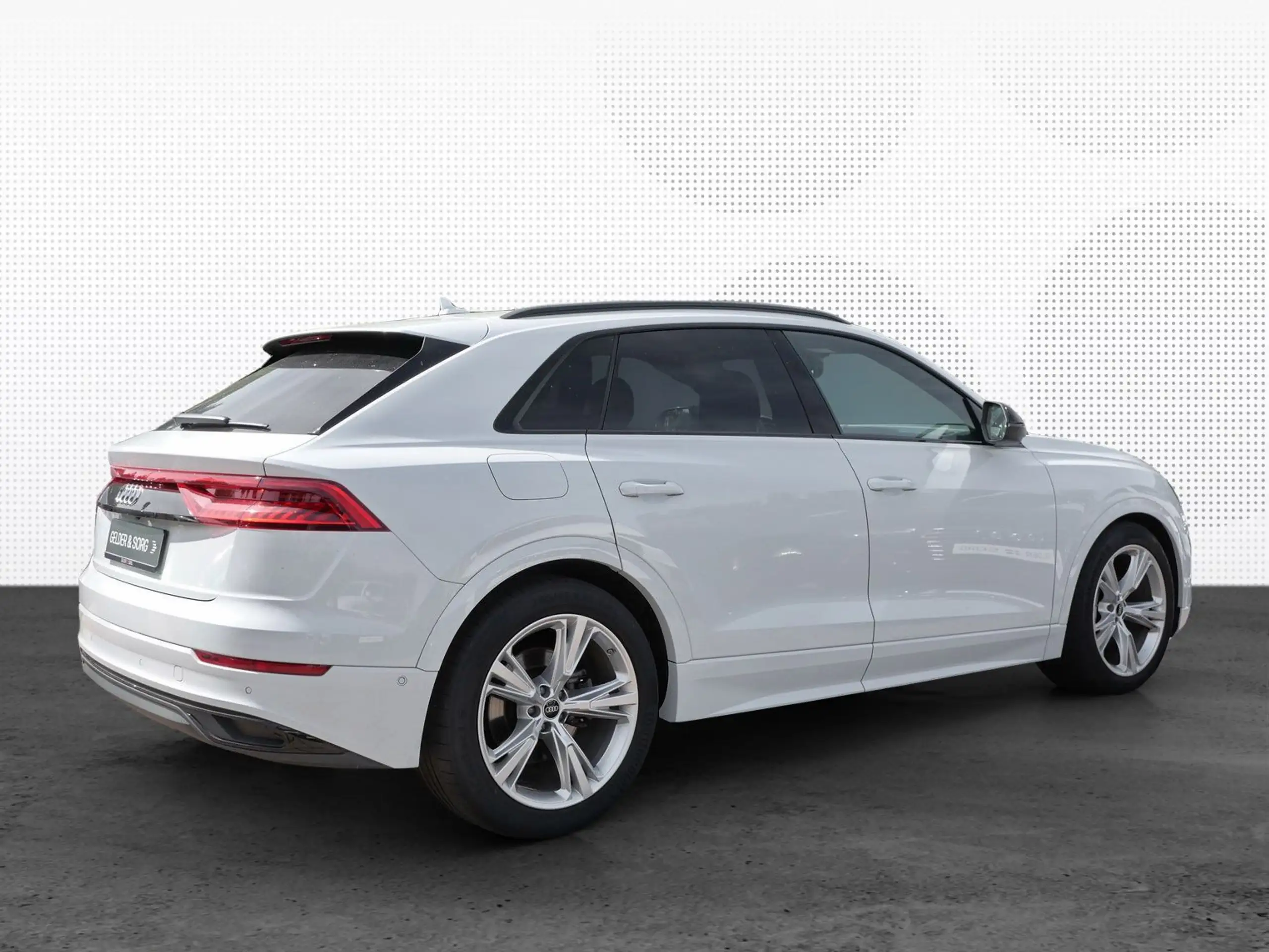 Audi - Q8