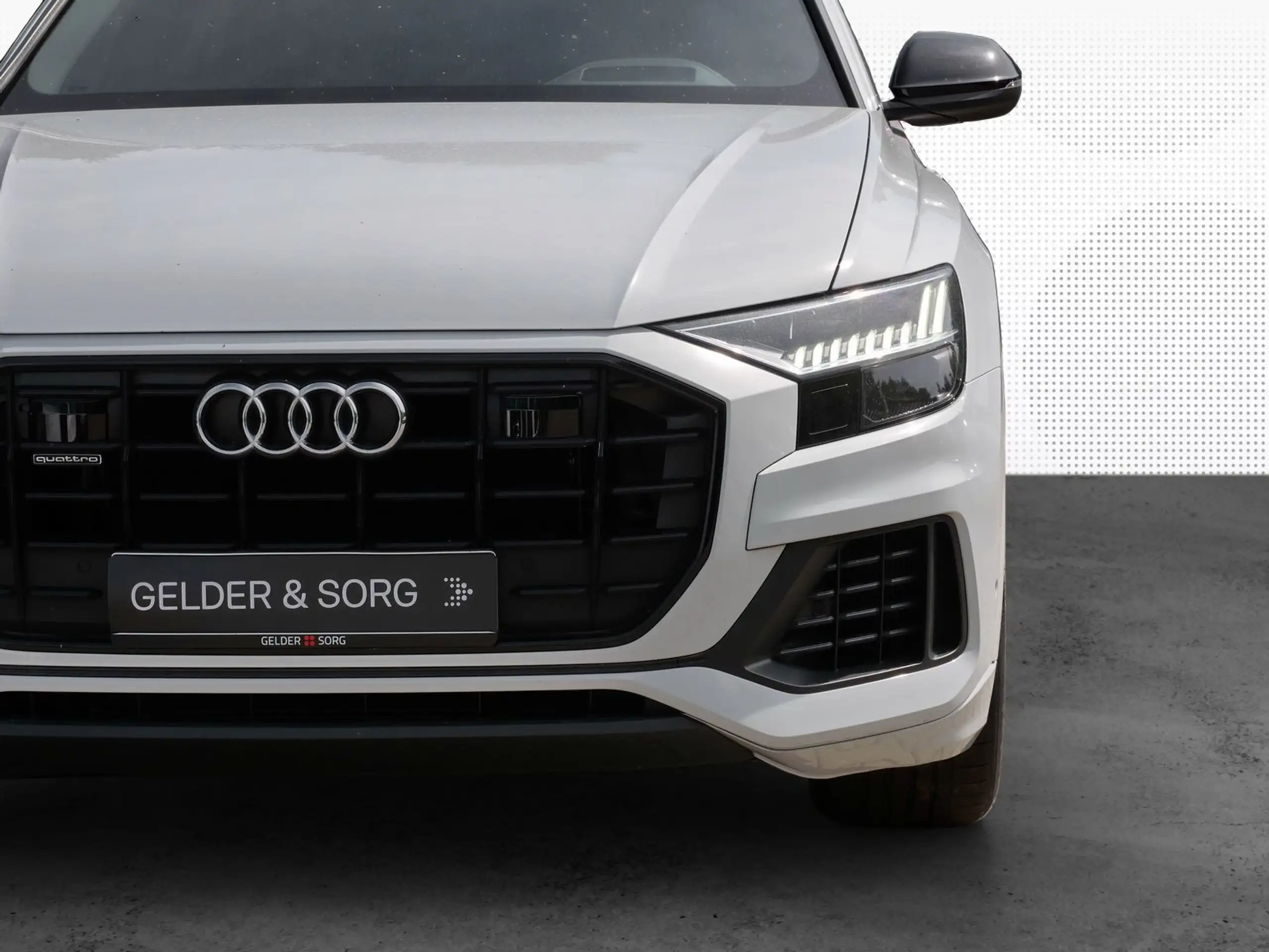 Audi - Q8