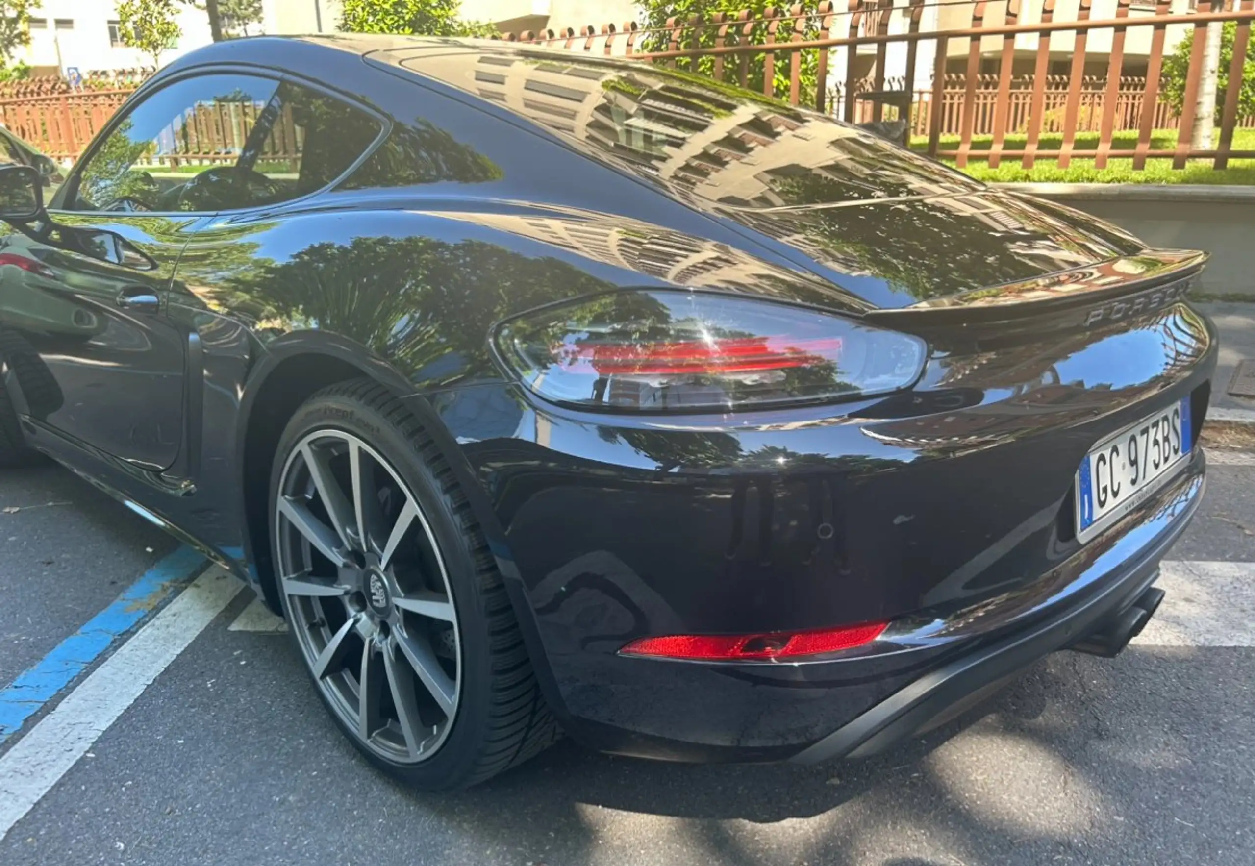 Porsche - Cayman