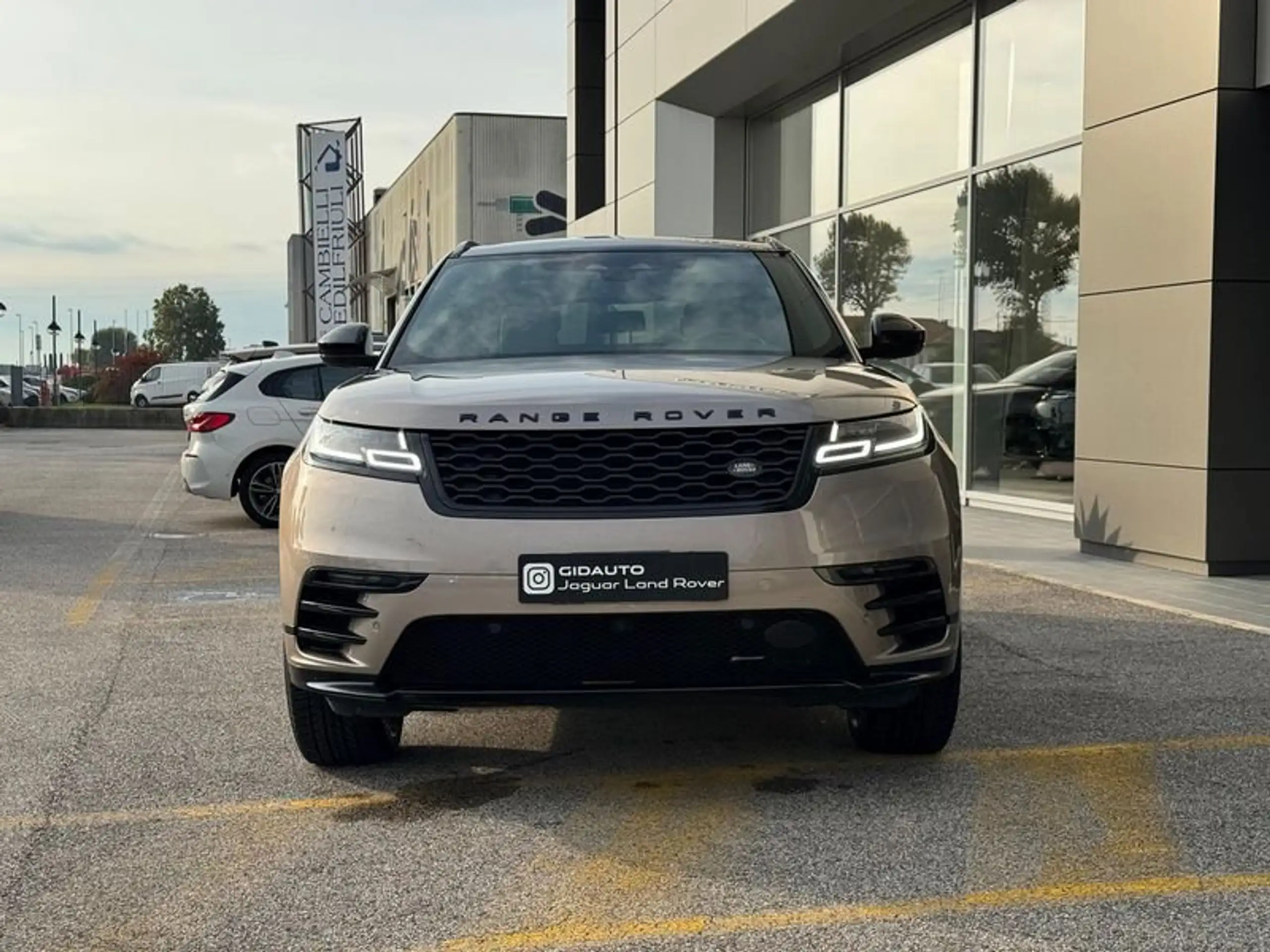 Land Rover - Range Rover Velar