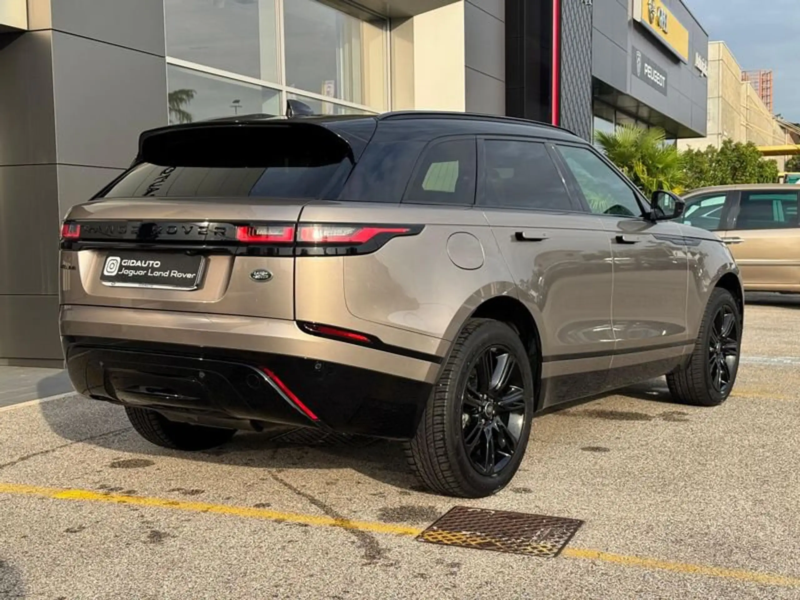 Land Rover - Range Rover Velar