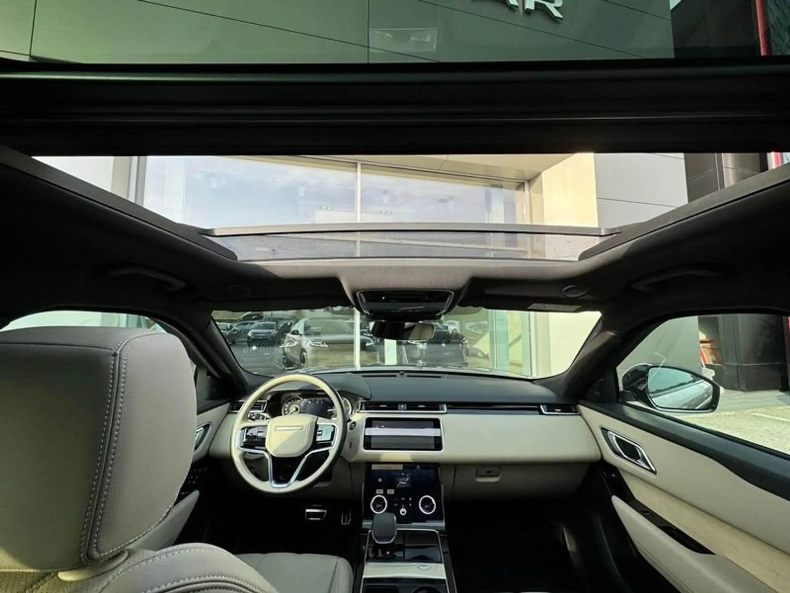 Land Rover - Range Rover Velar