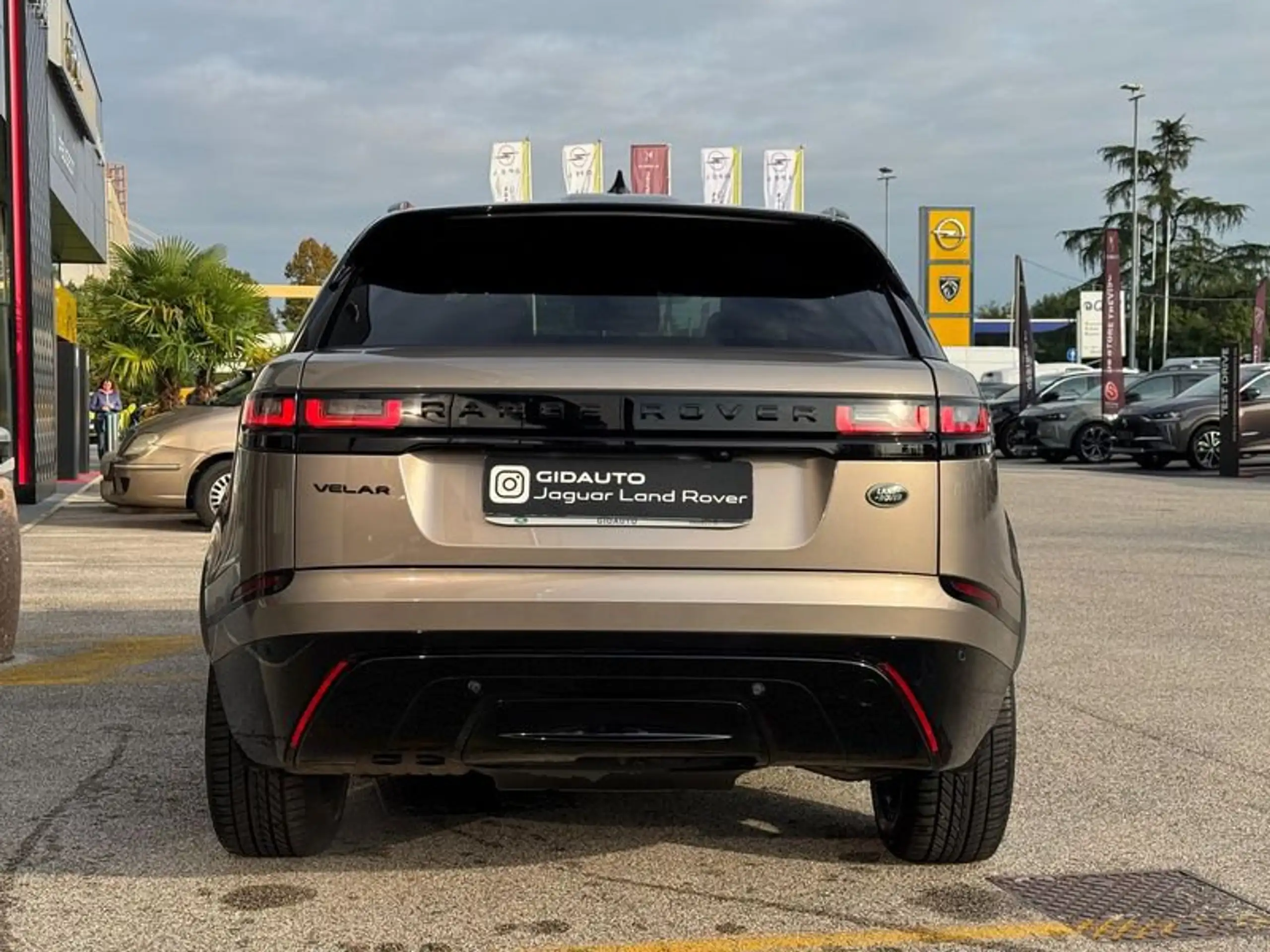 Land Rover - Range Rover Velar