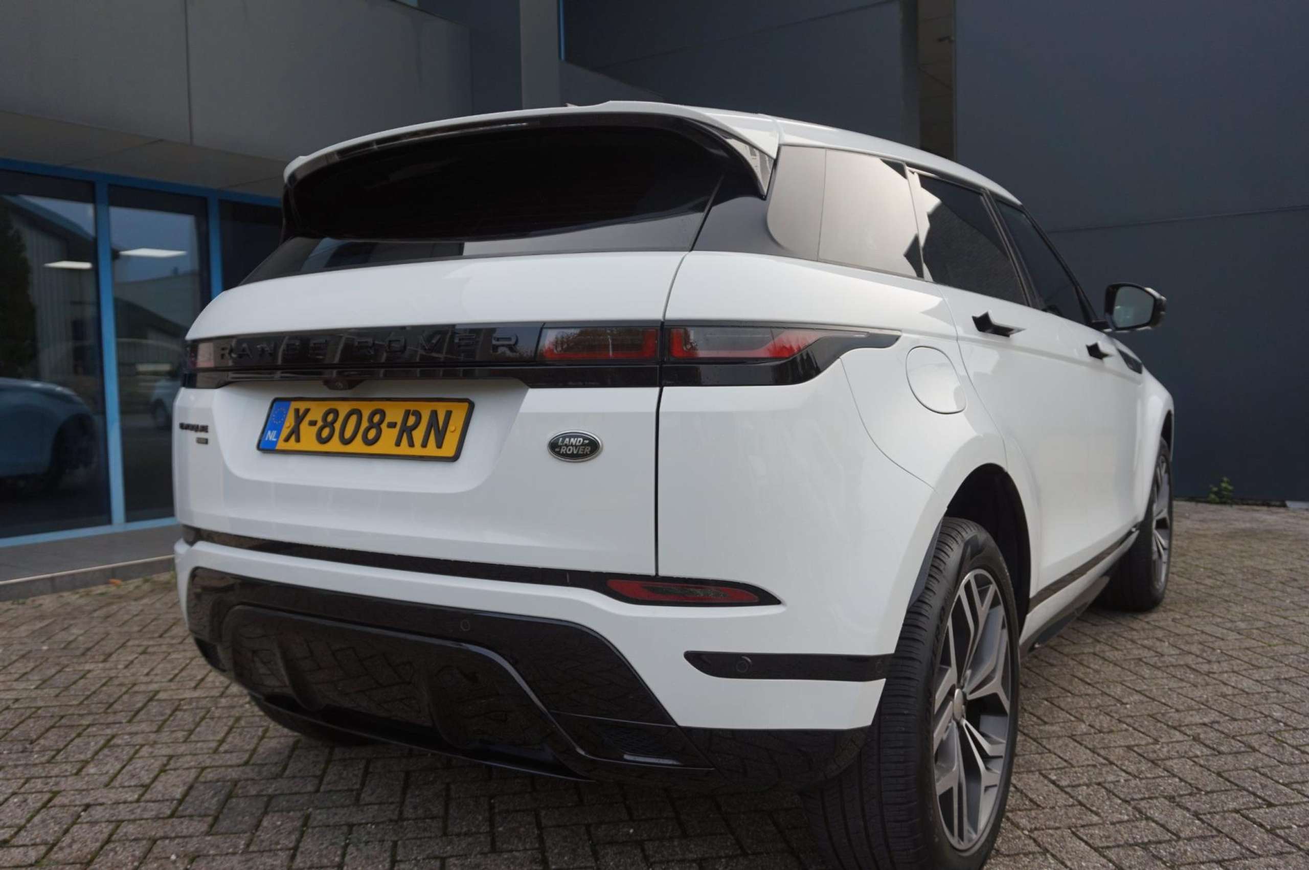 Land Rover - Range Rover Evoque