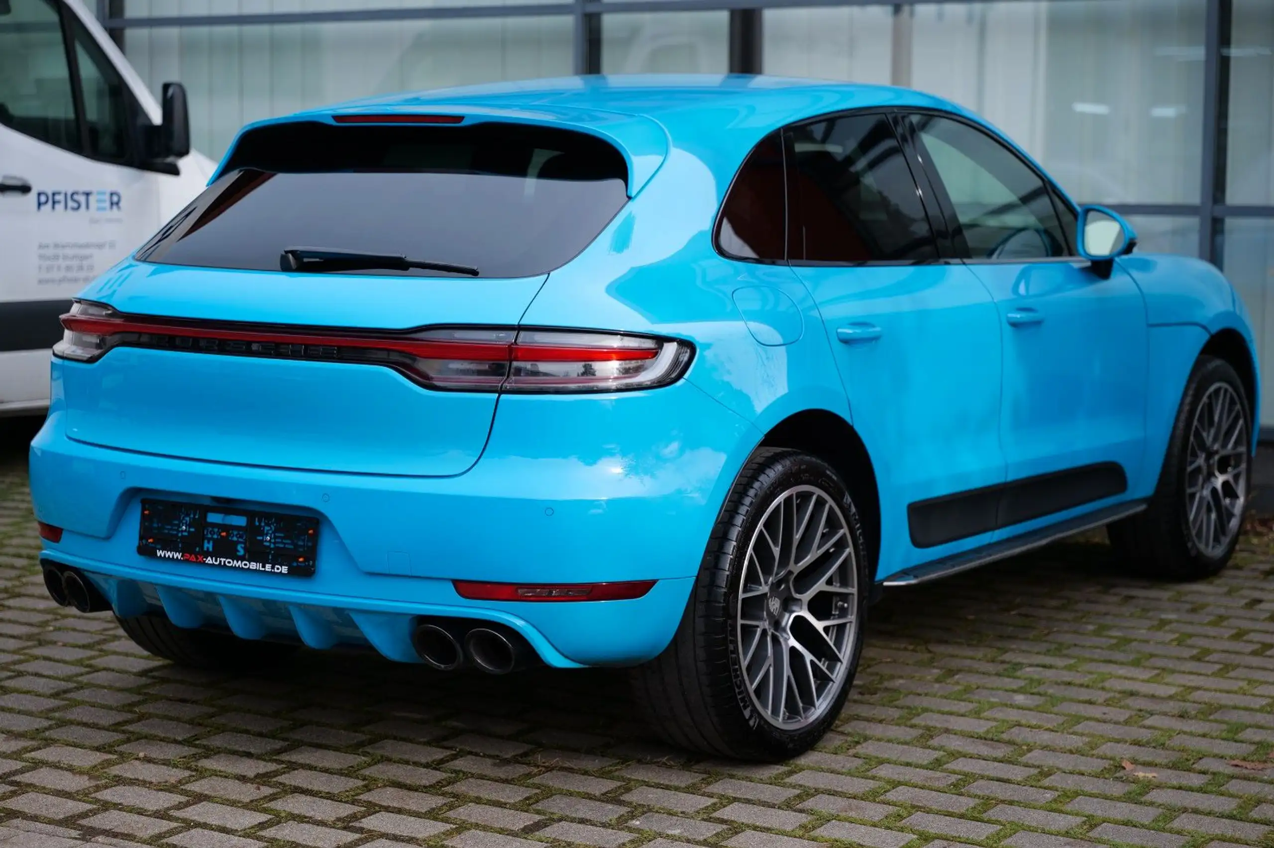 Porsche - Macan