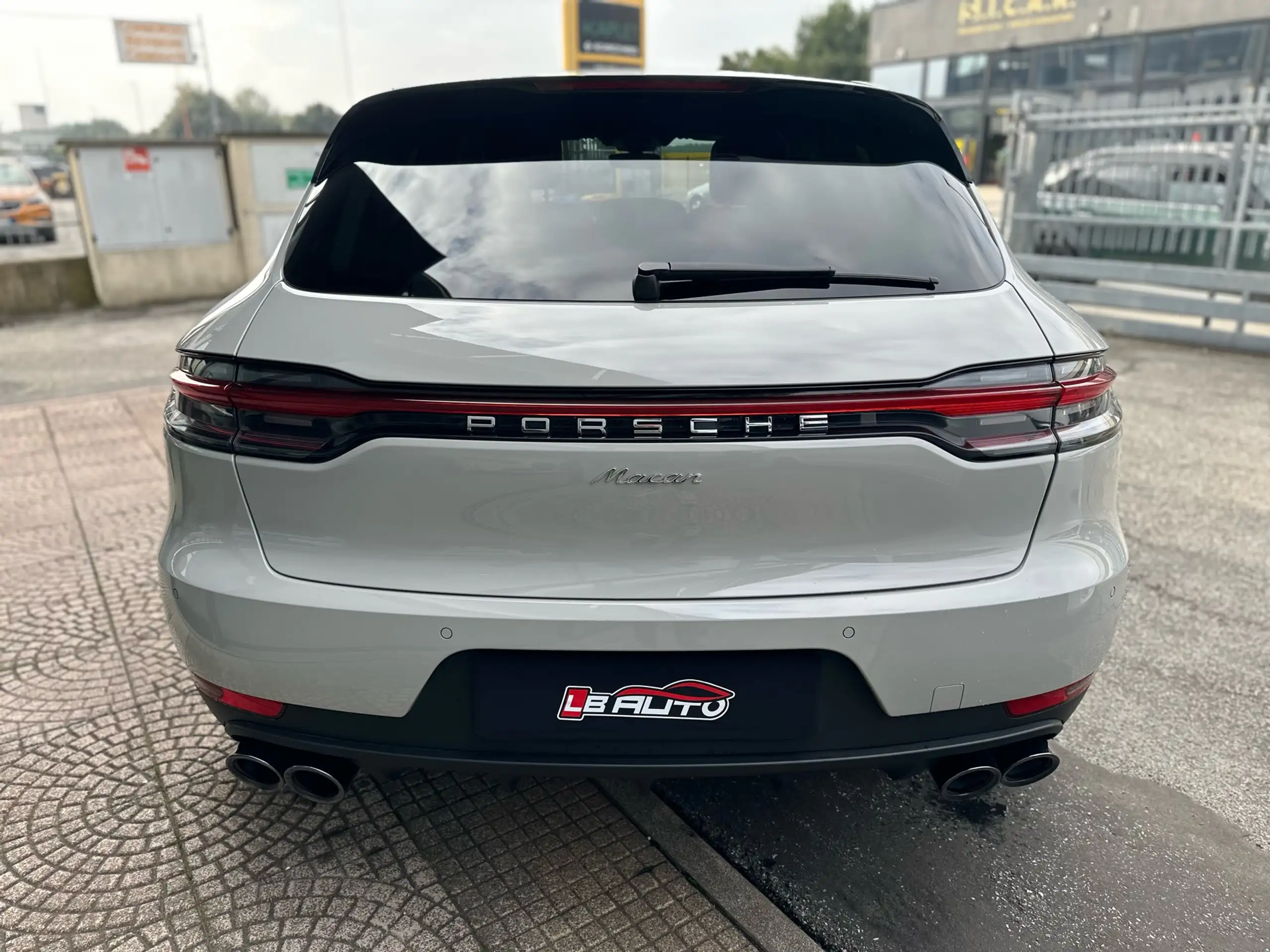 Porsche - Macan