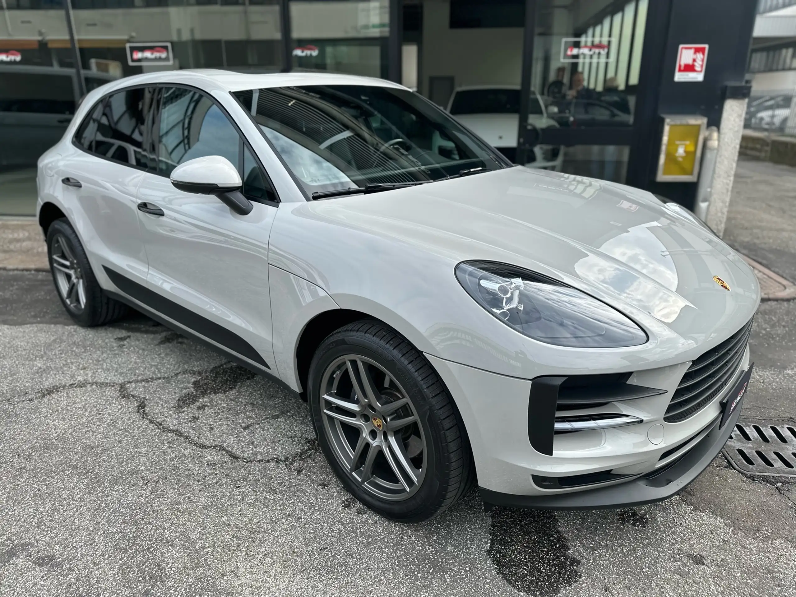 Porsche - Macan