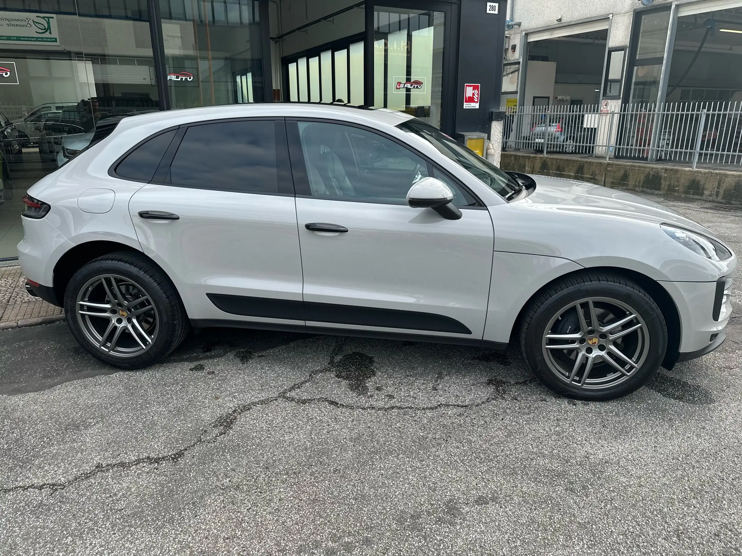 Porsche - Macan