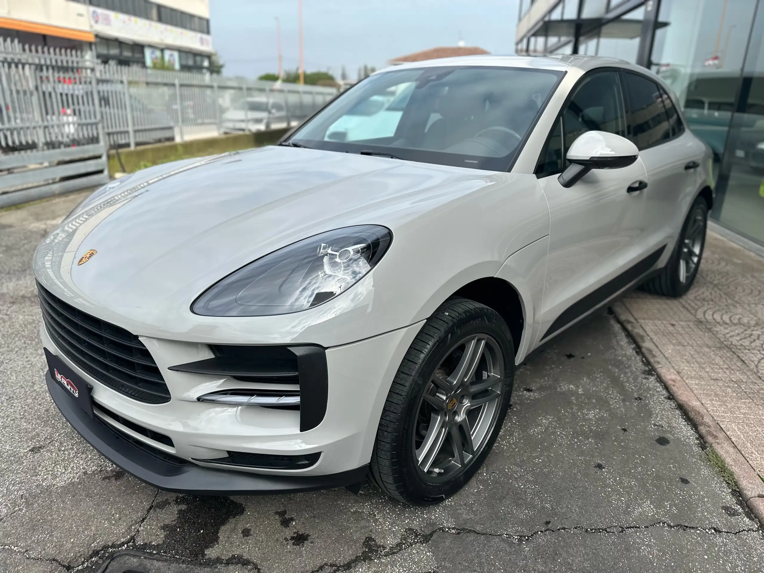 Porsche - Macan