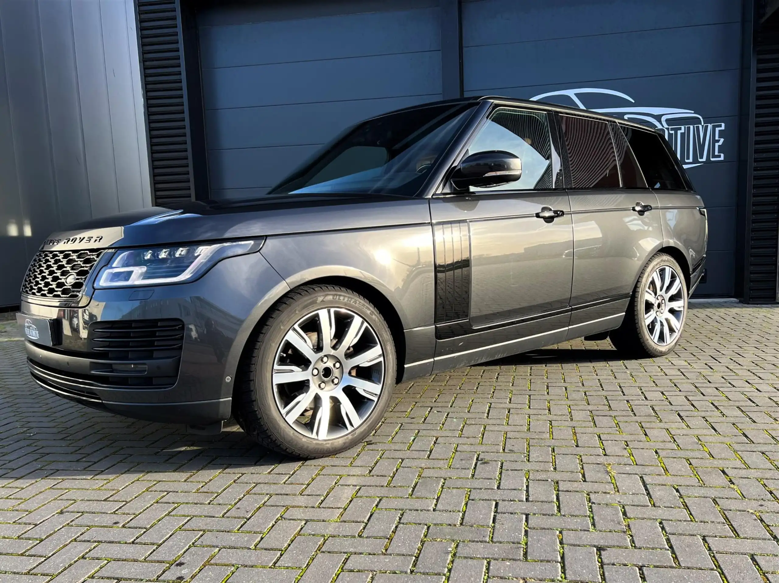 Land Rover - Range Rover