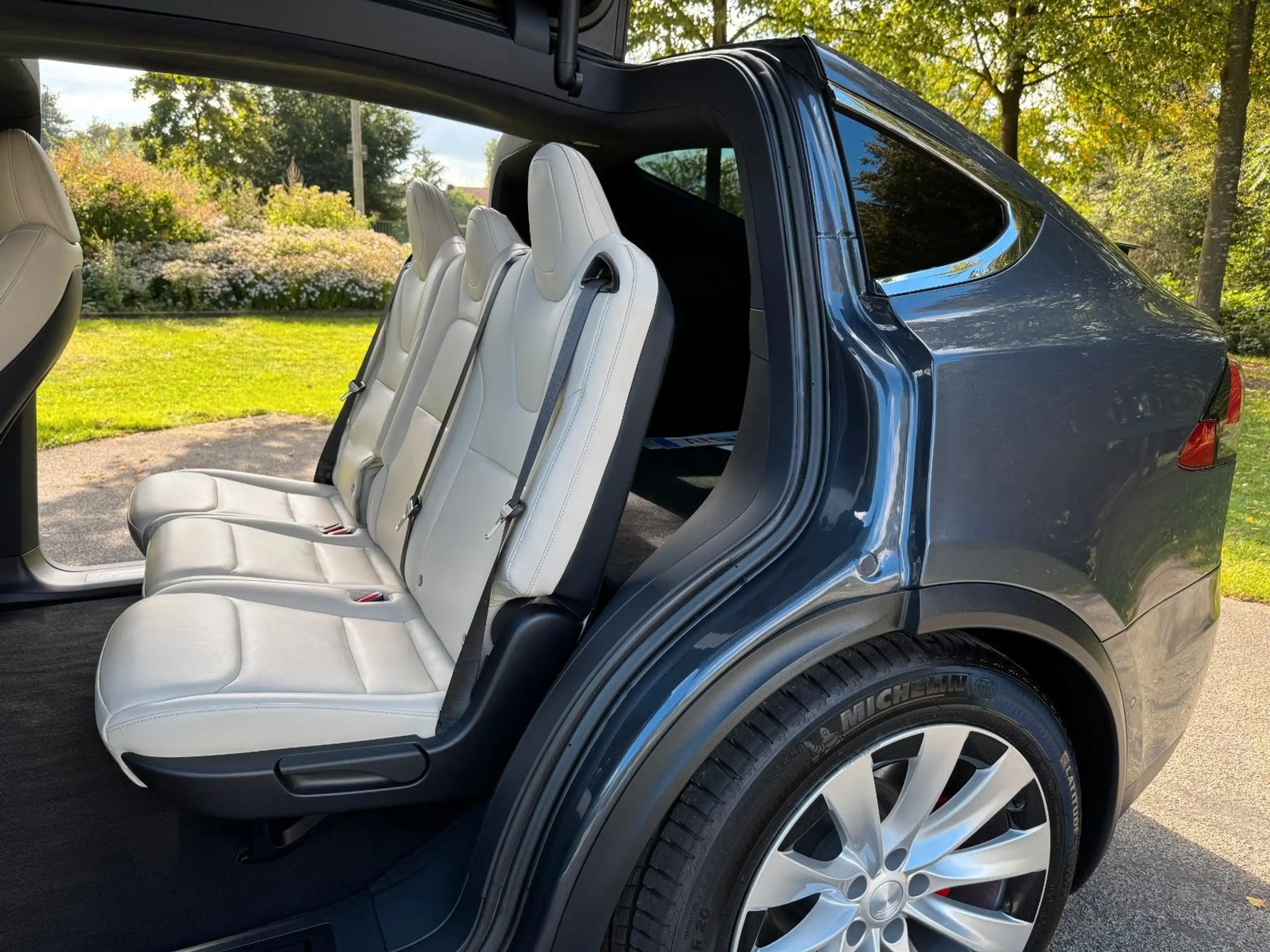 Tesla - Model X