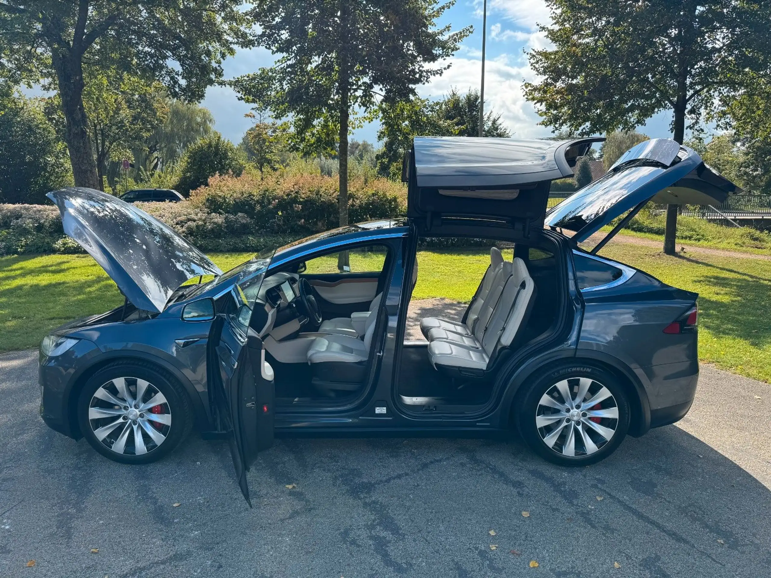 Tesla - Model X