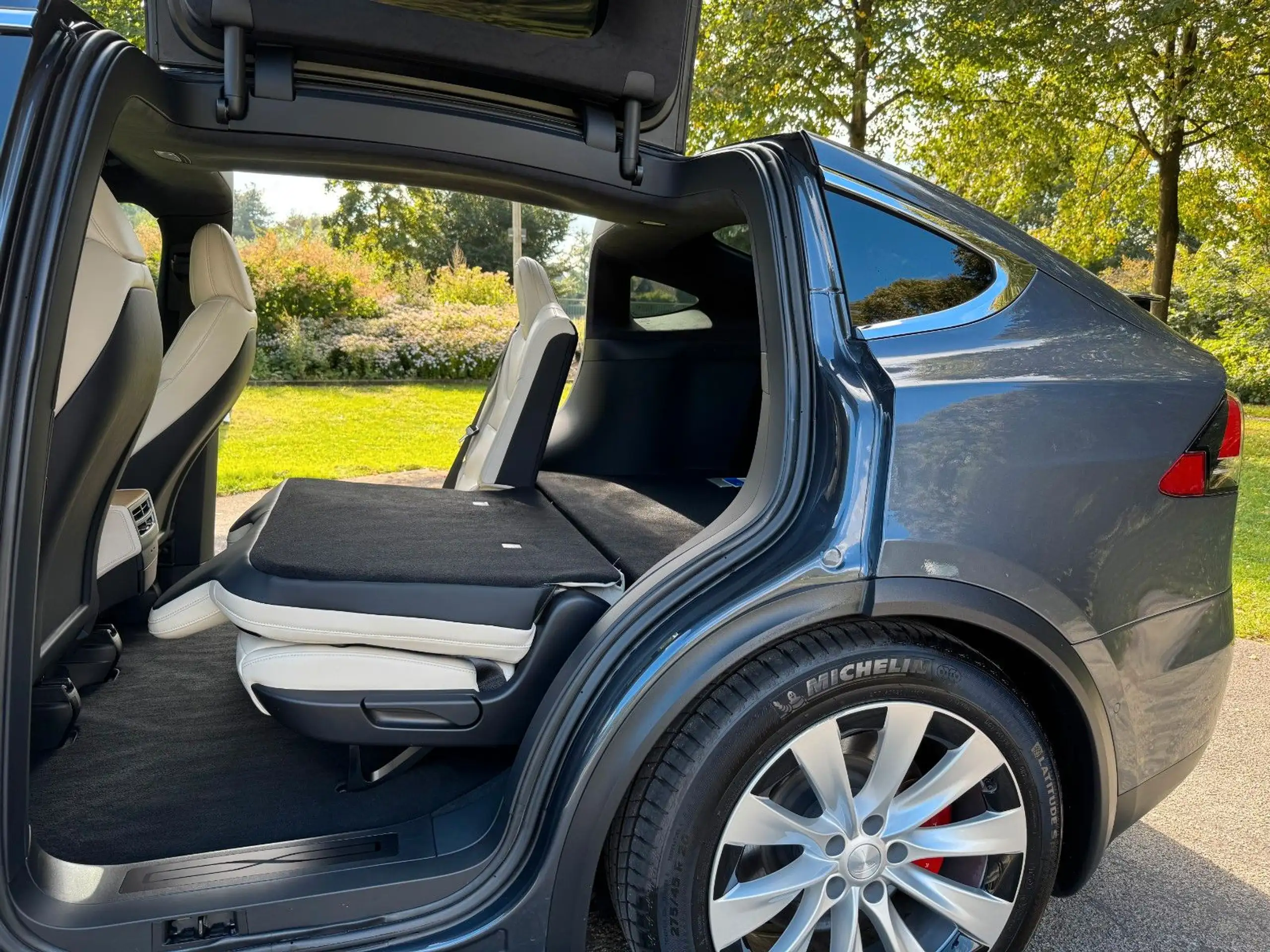 Tesla - Model X