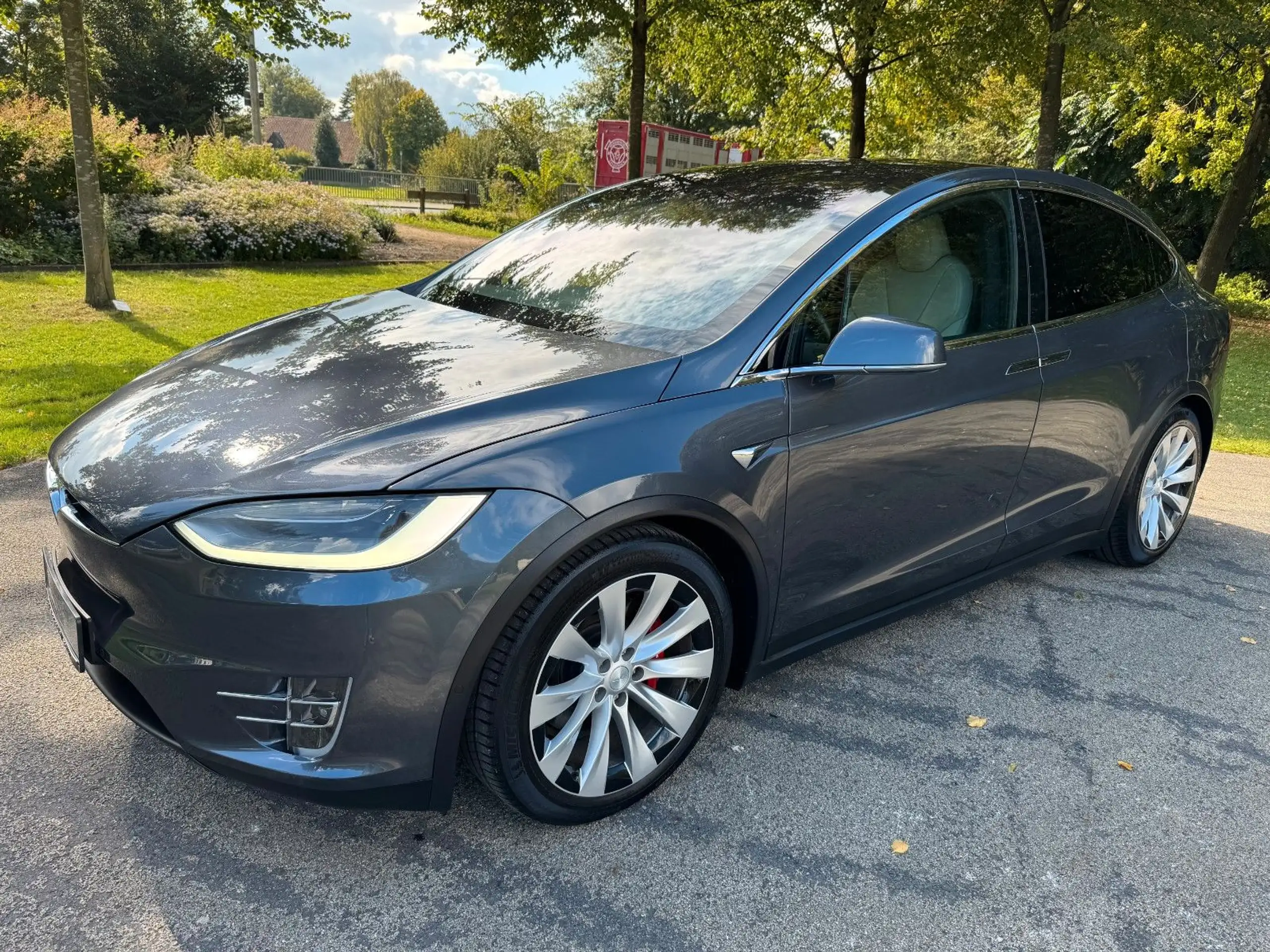 Tesla - Model X