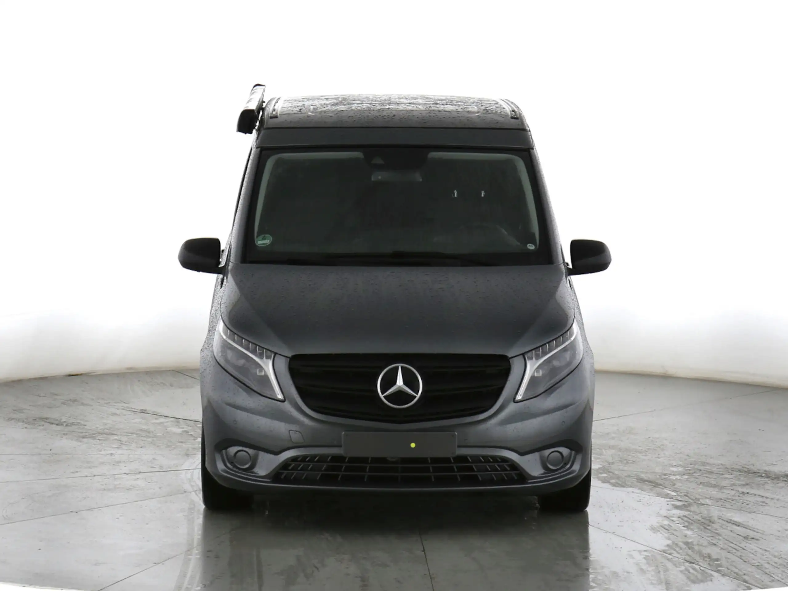 Mercedes-Benz - V 220