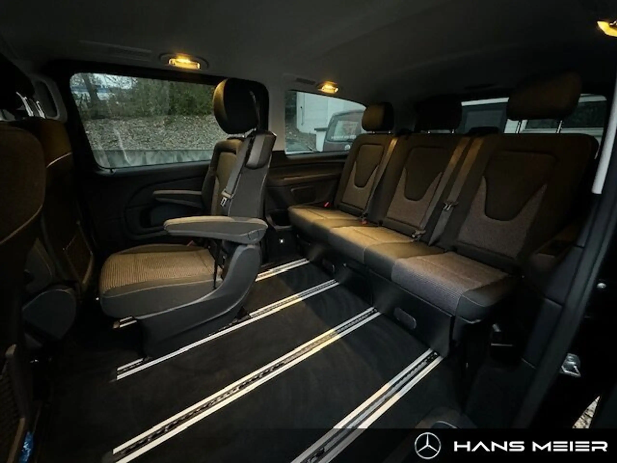 Mercedes-Benz - V 250