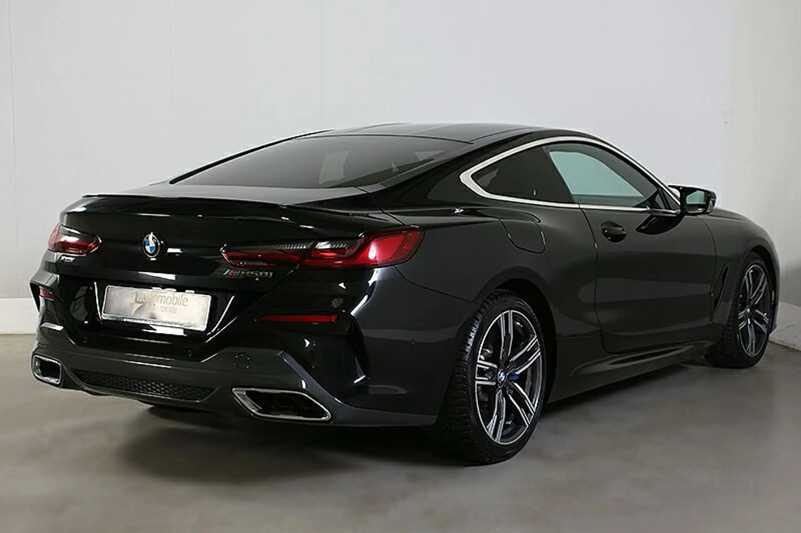 BMW - M850