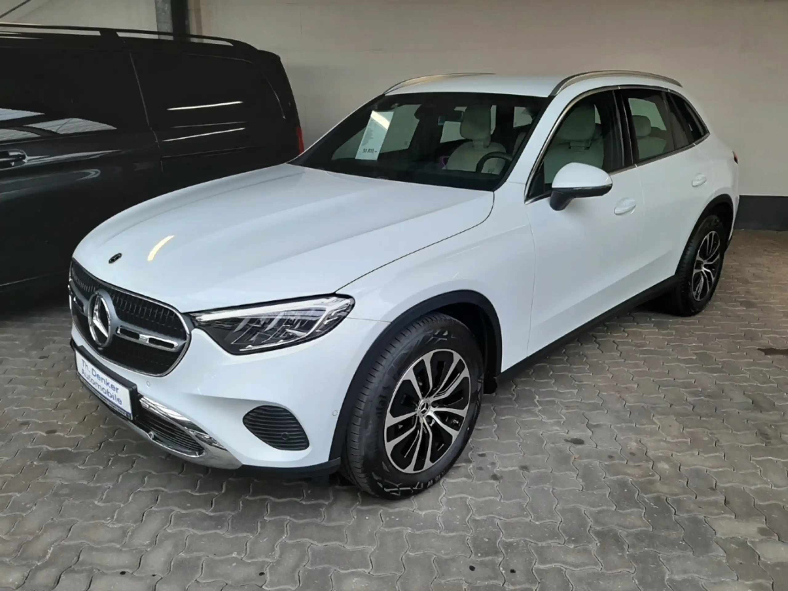 Mercedes-Benz - GLC 220