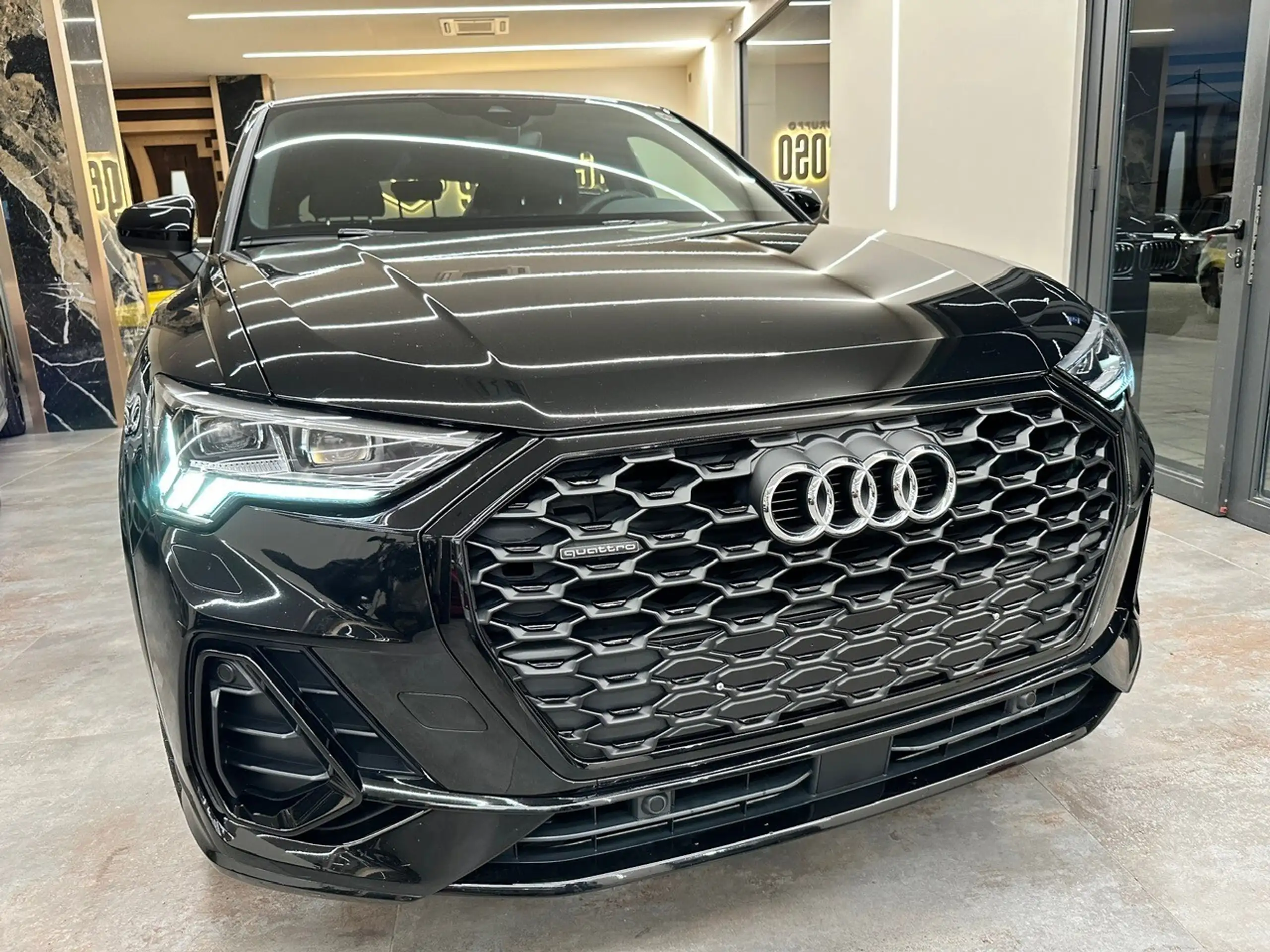 Audi - Q3