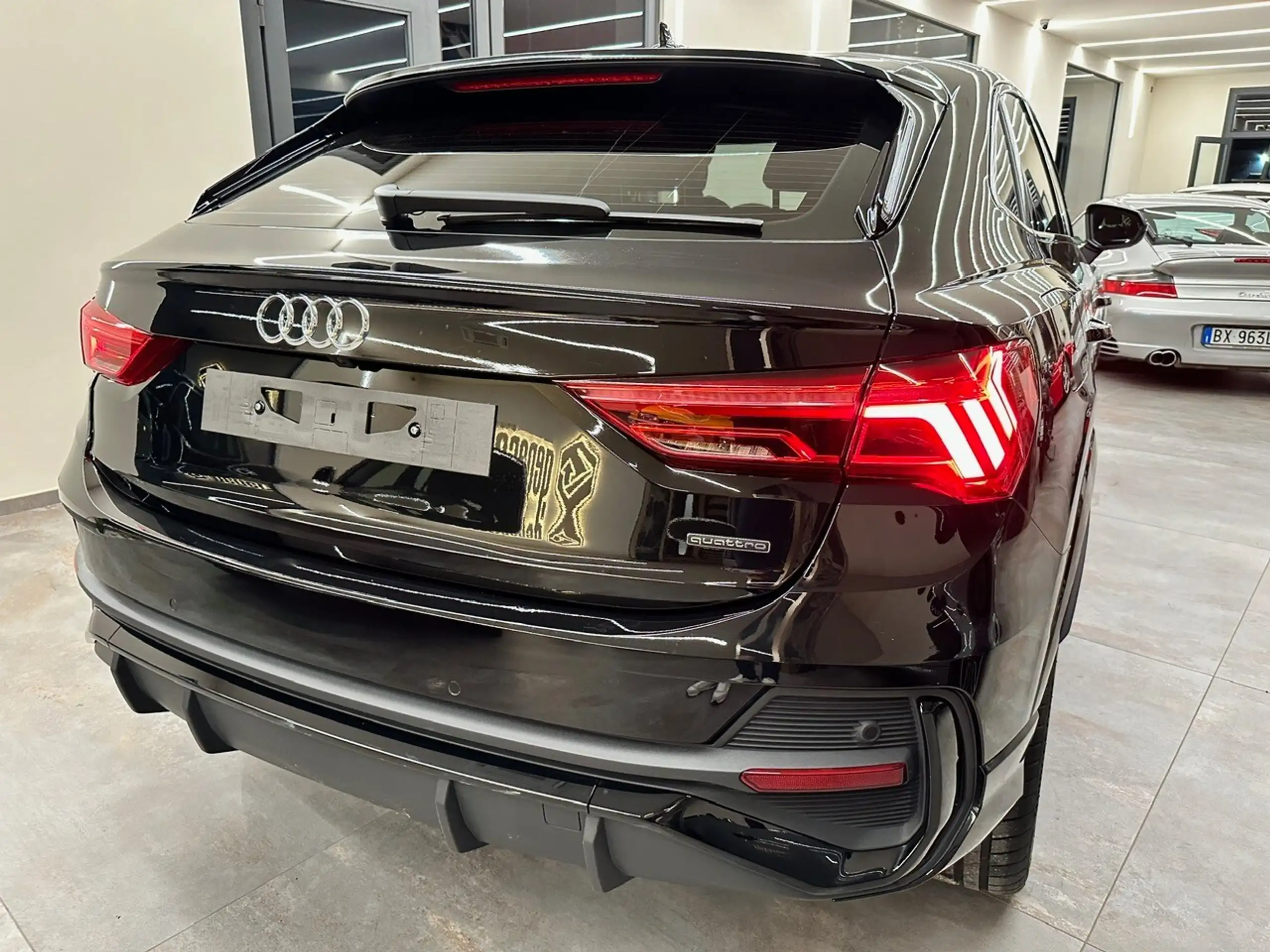 Audi - Q3