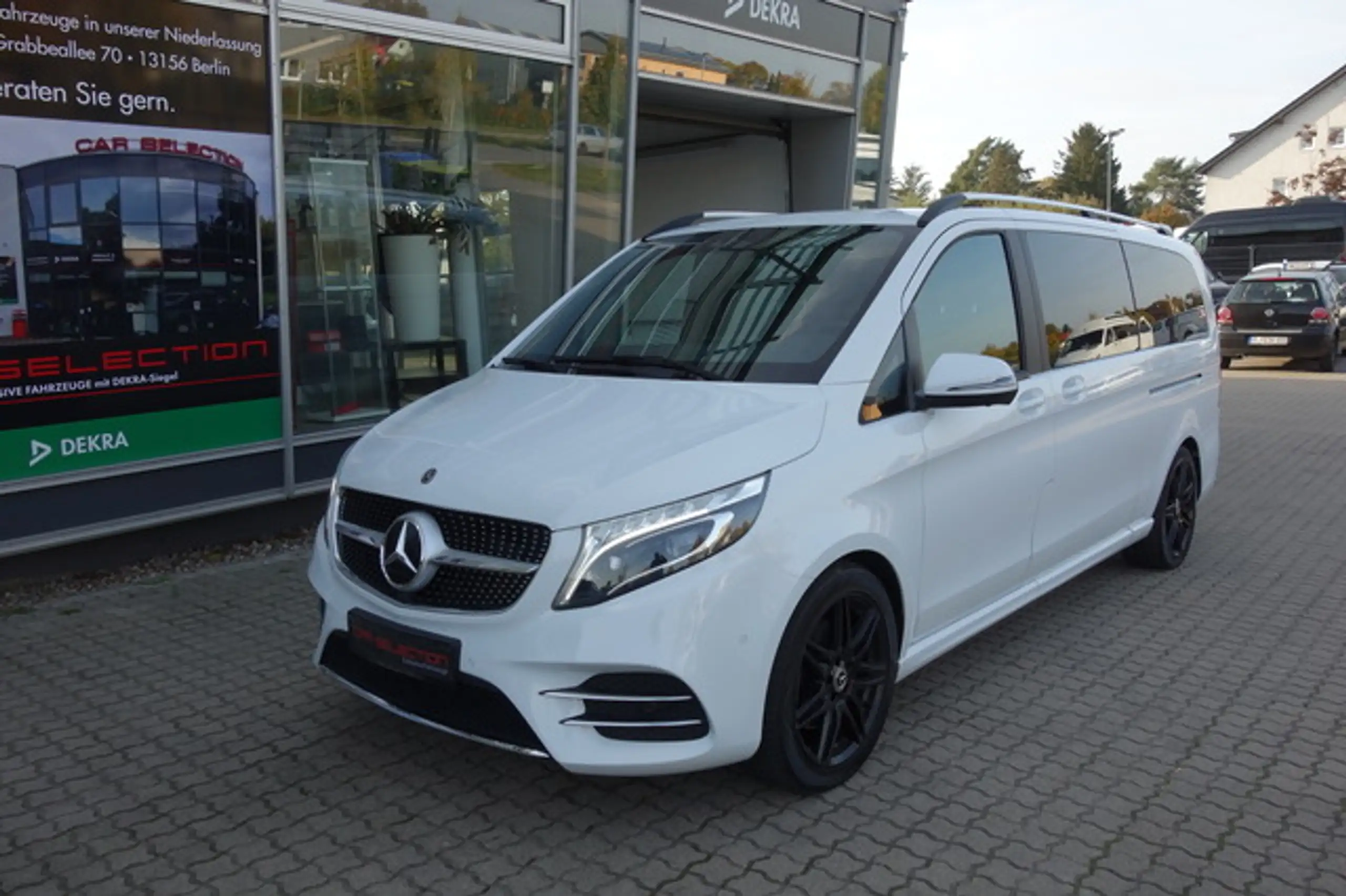 Mercedes-Benz - V 300