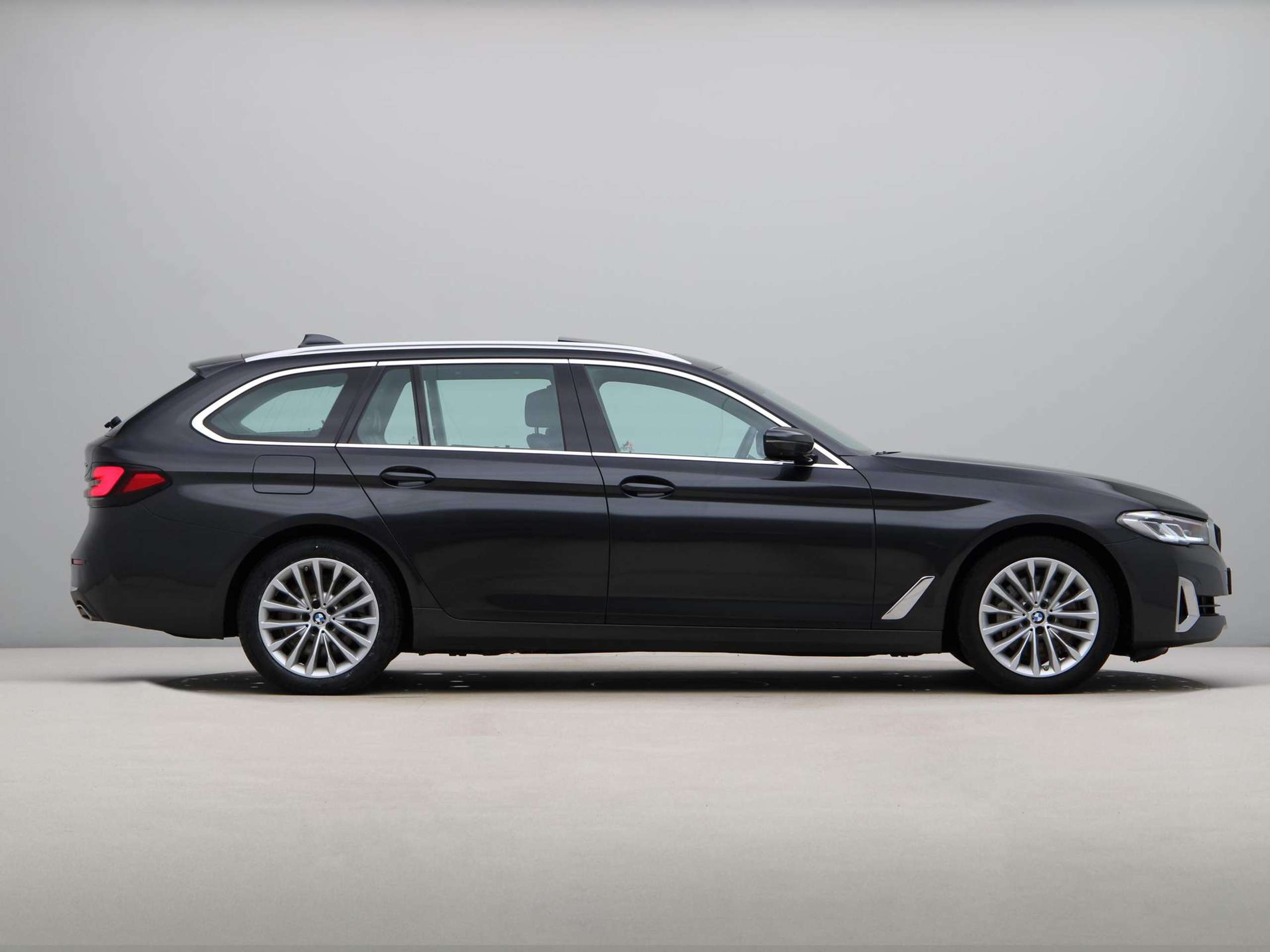 BMW - 530