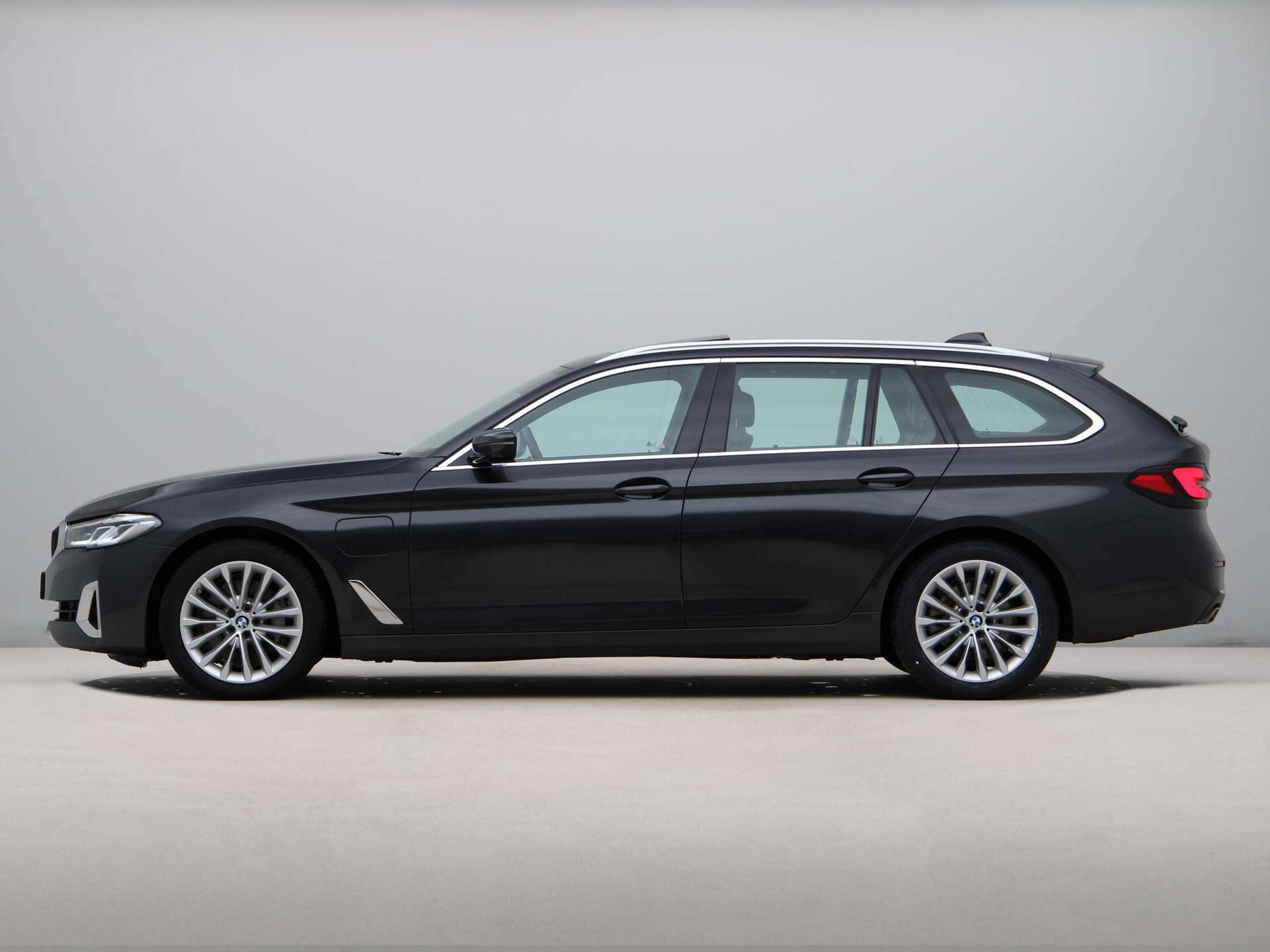 BMW - 530