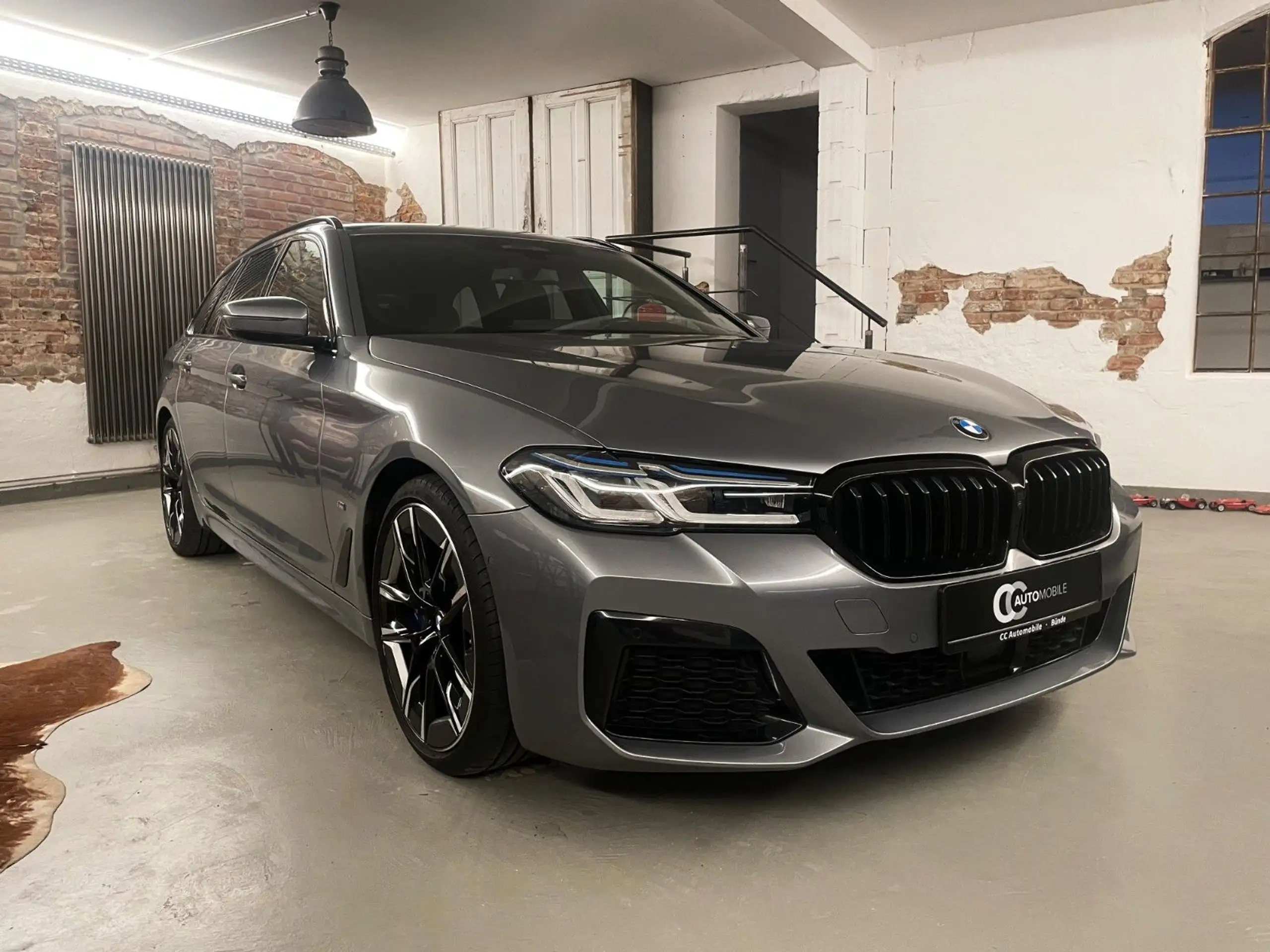 BMW - 530