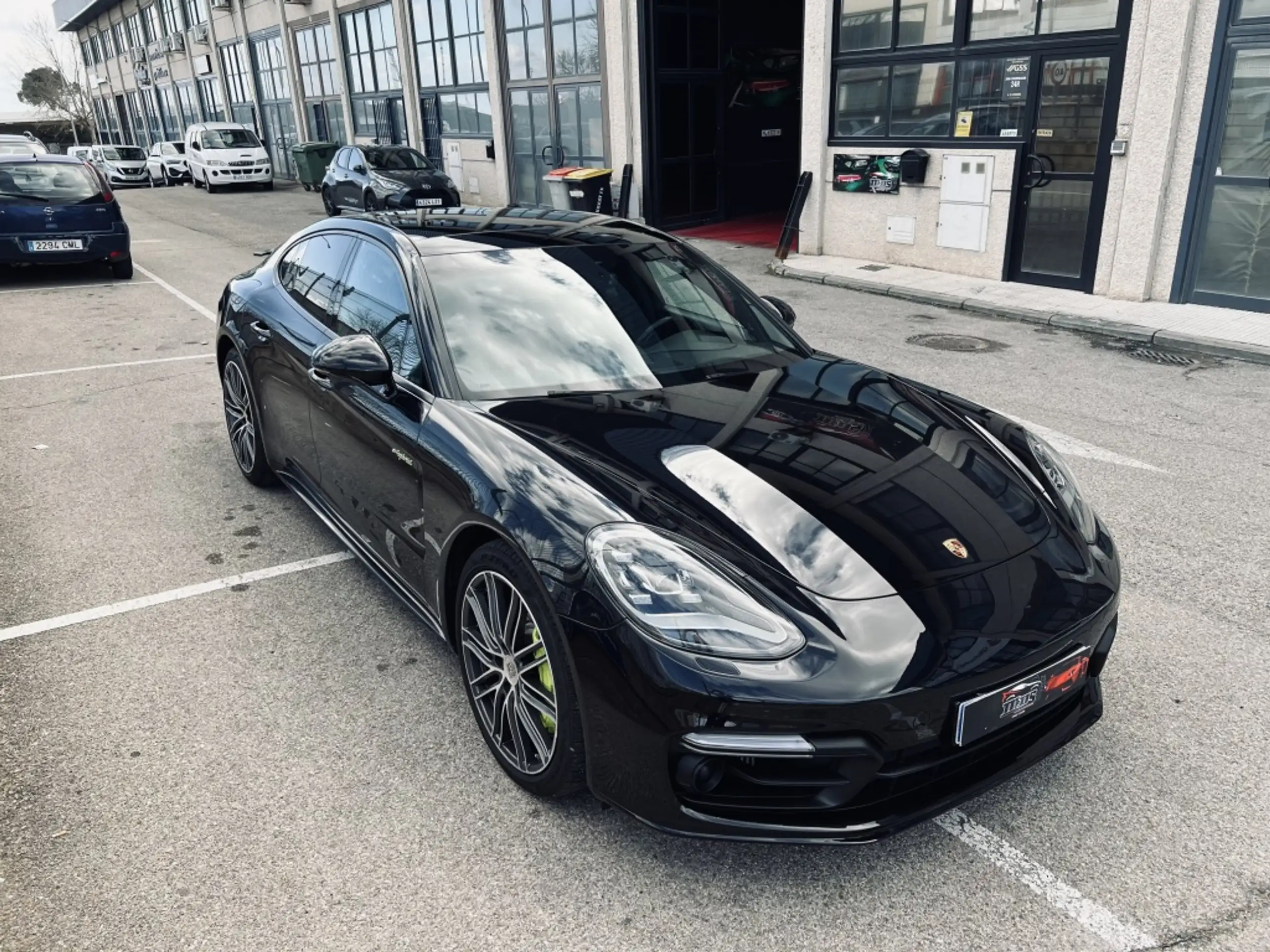 Porsche - Panamera