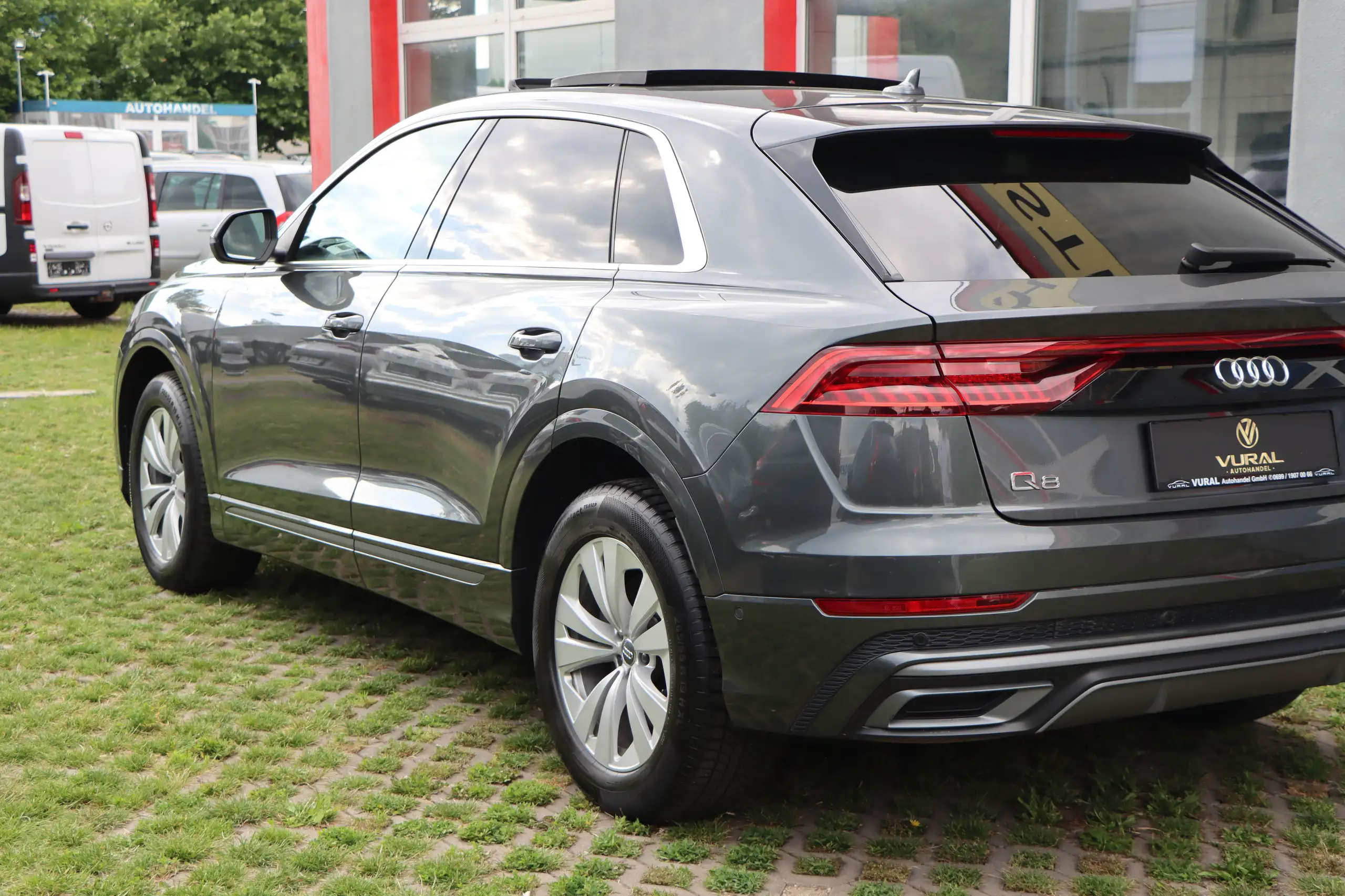 Audi - Q8