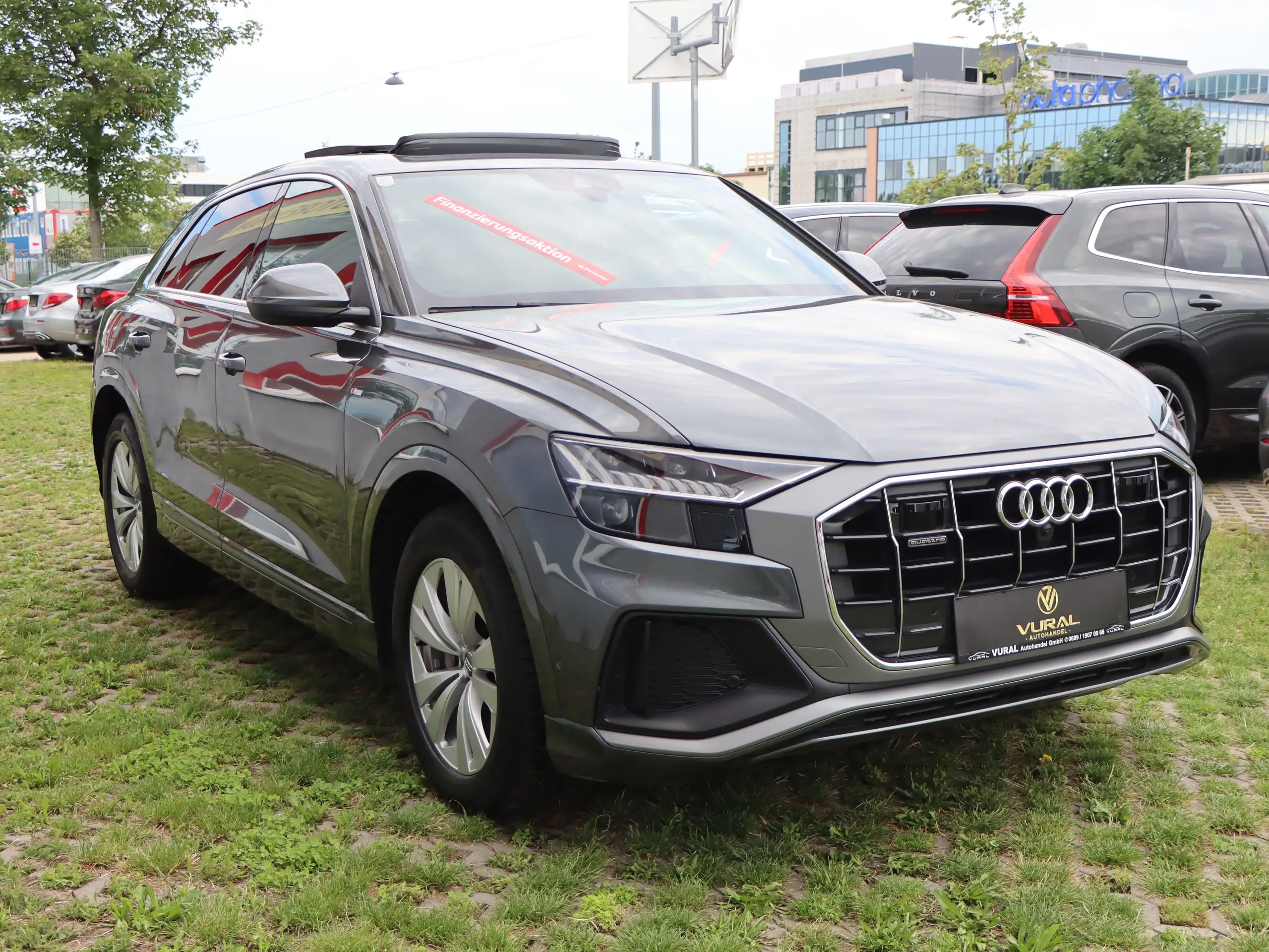 Audi - Q8