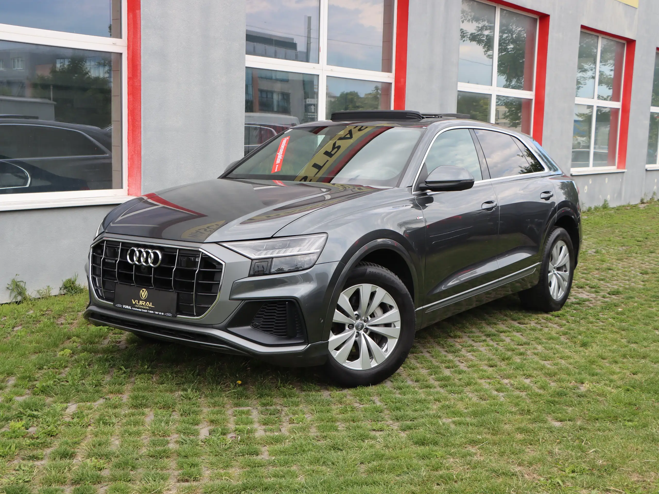 Audi - Q8