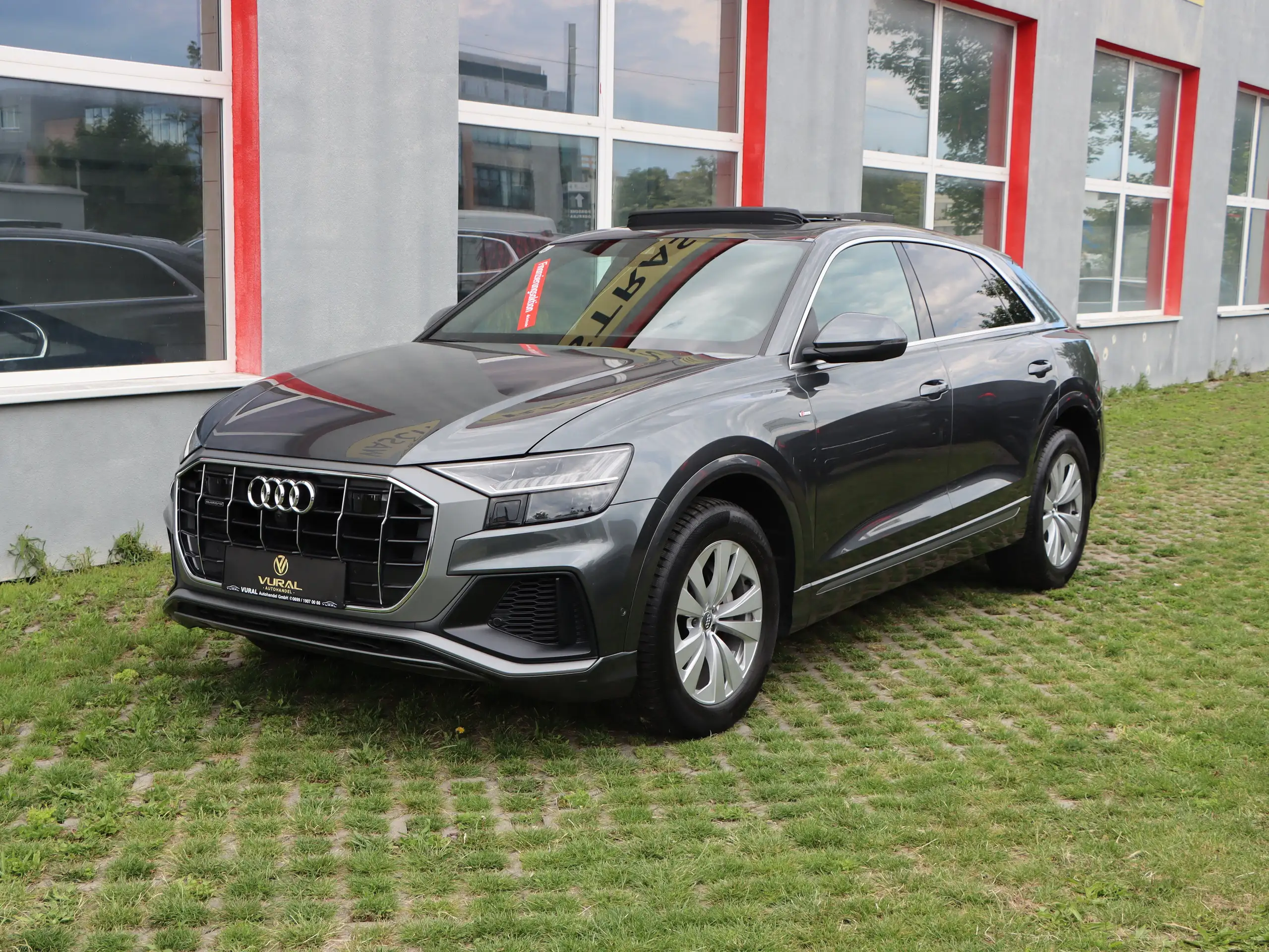 Audi - Q8