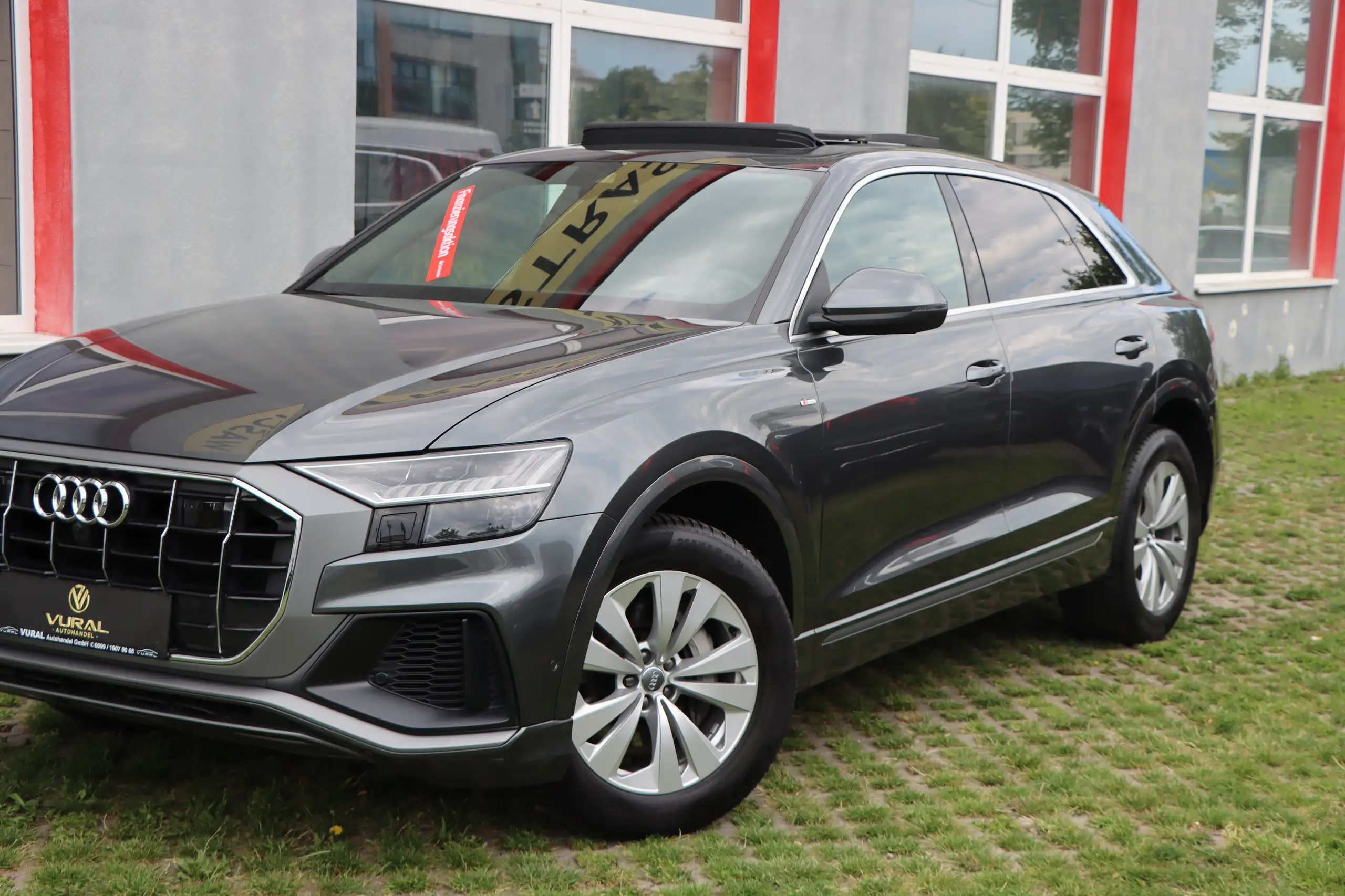 Audi - Q8