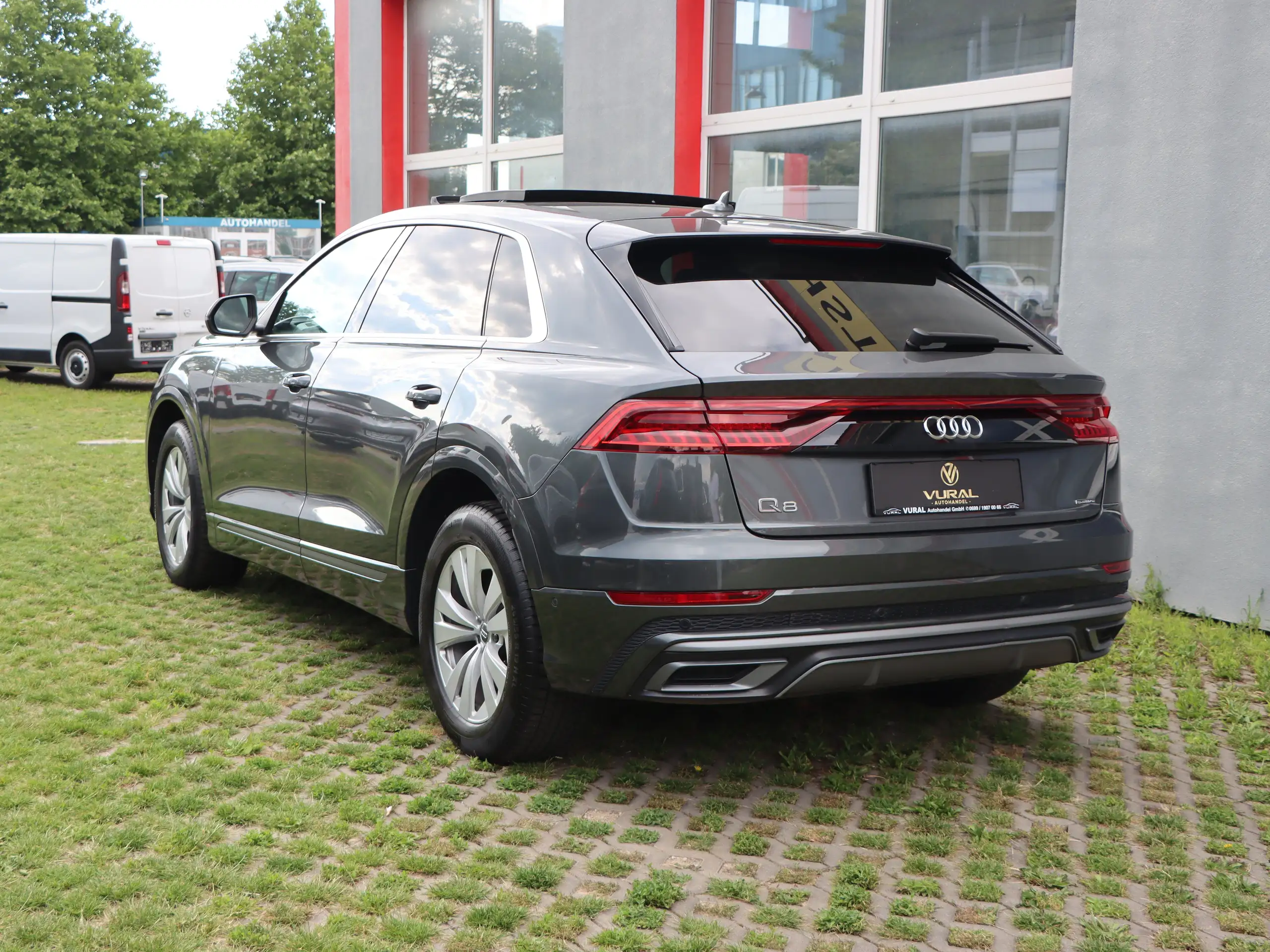 Audi - Q8