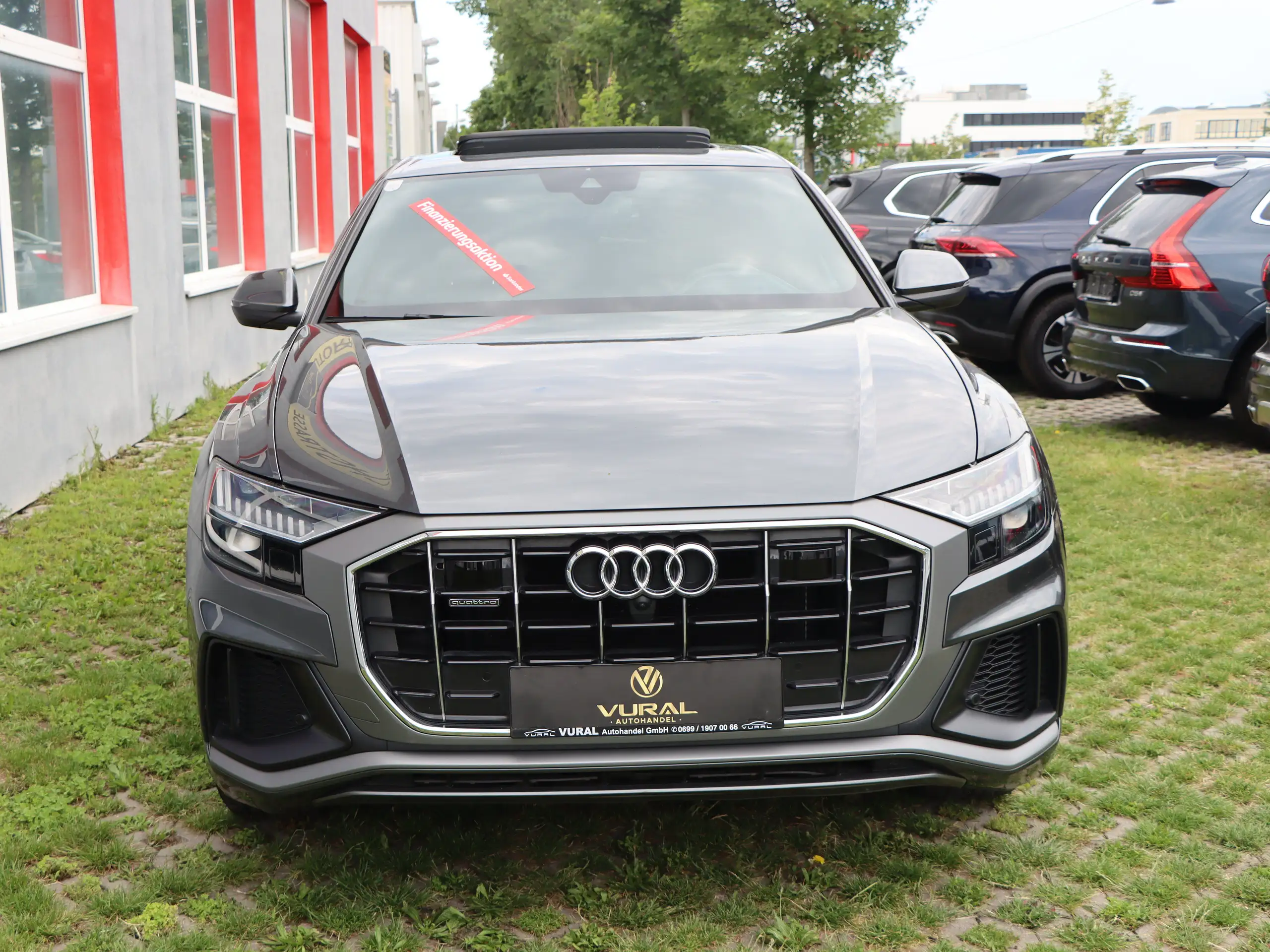 Audi - Q8