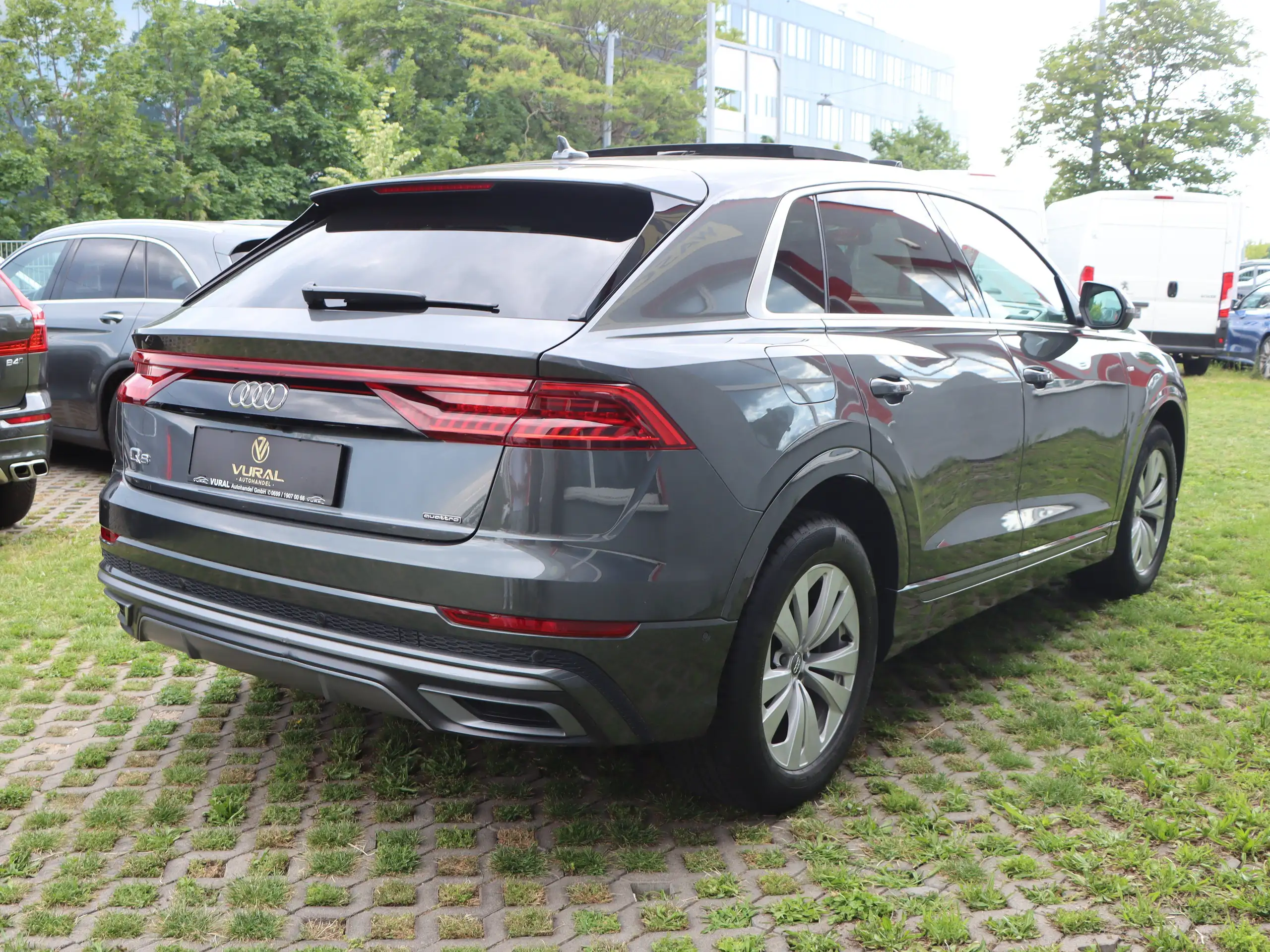 Audi - Q8