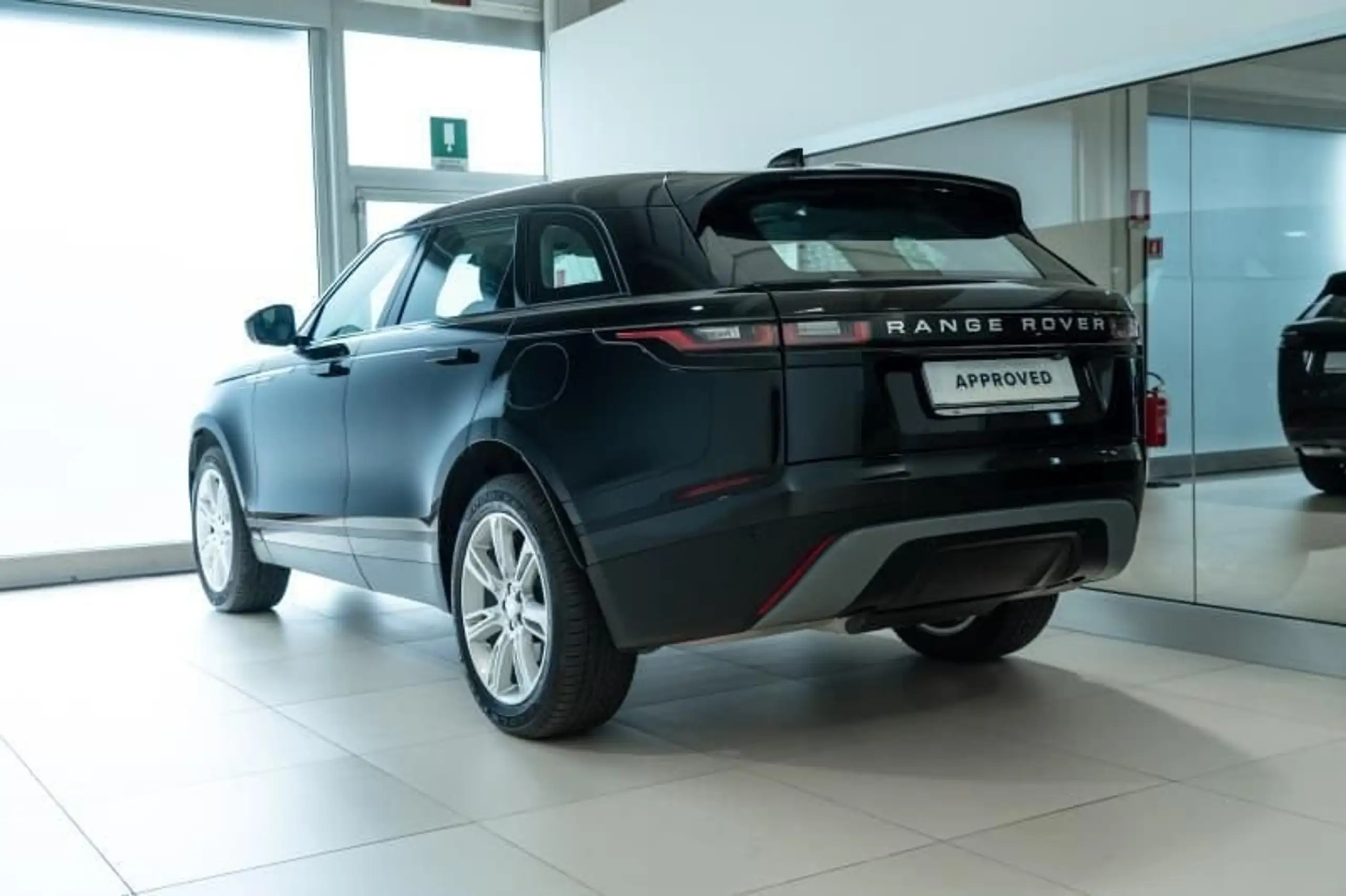 Land Rover - Range Rover Velar