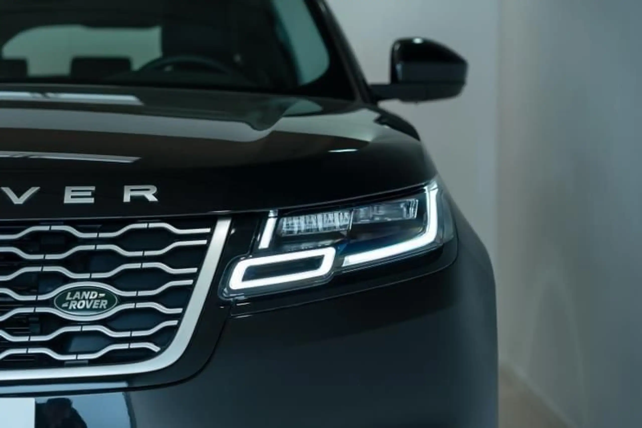 Land Rover - Range Rover Velar