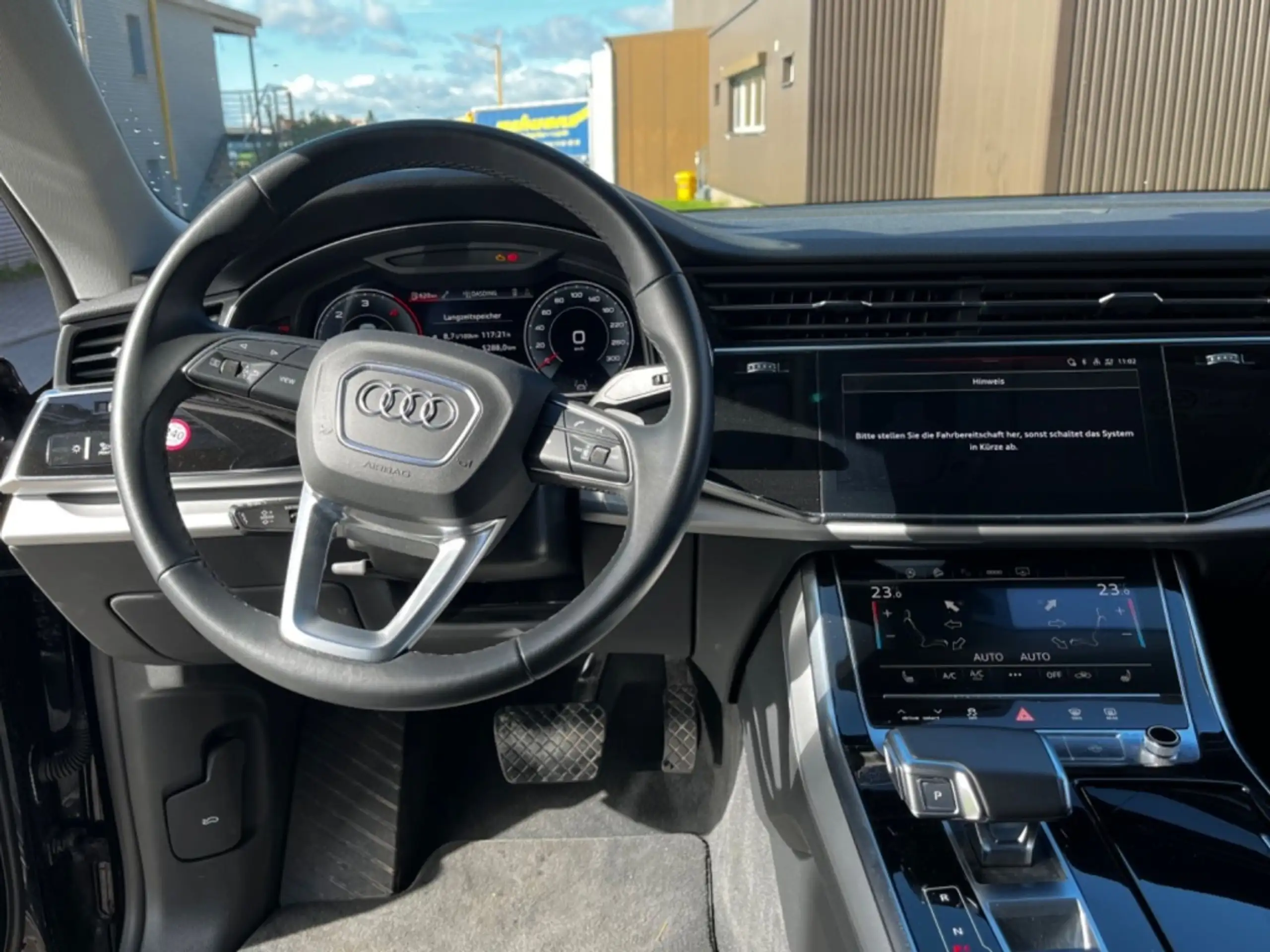 Audi - Q8