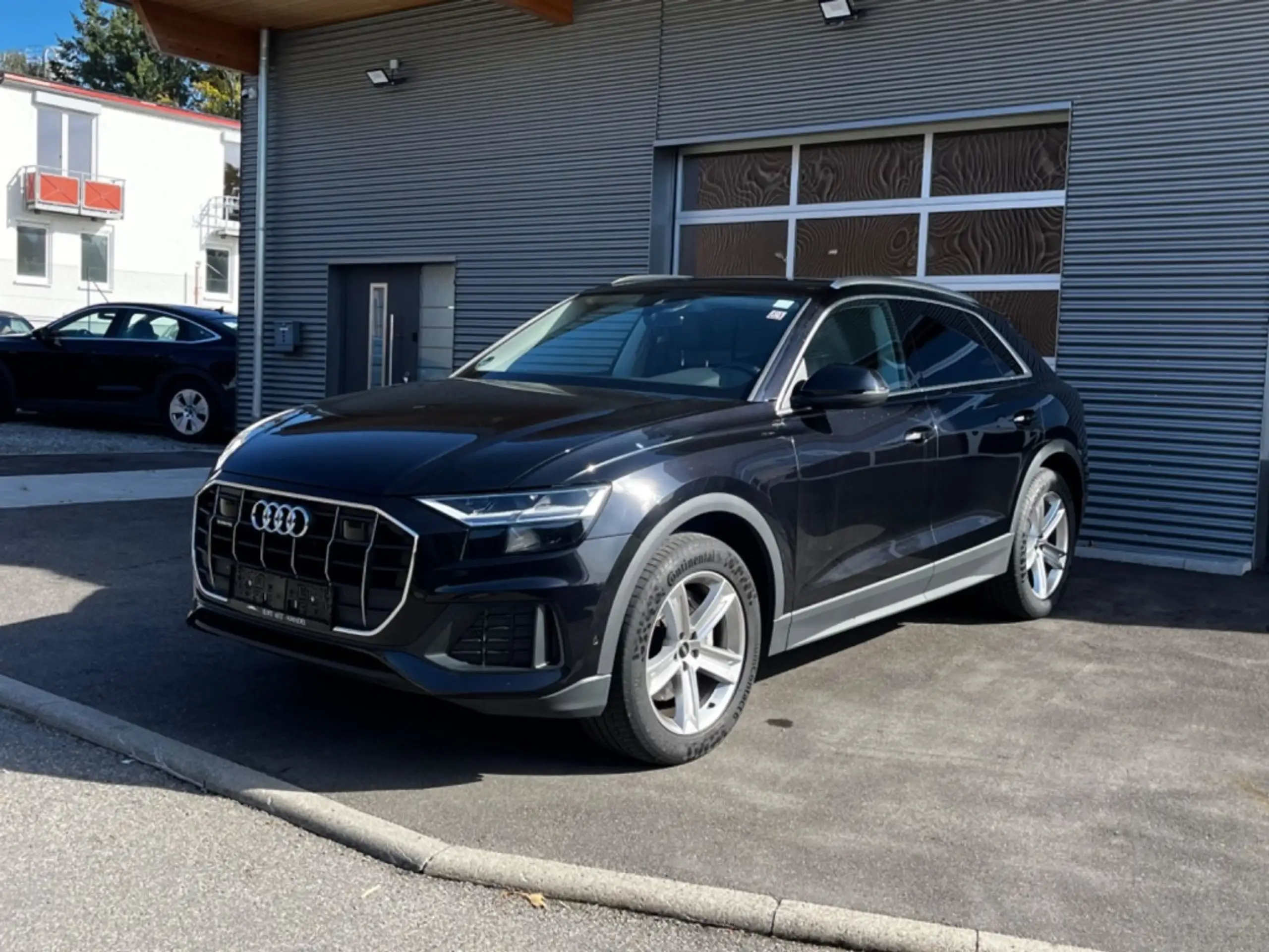 Audi - Q8