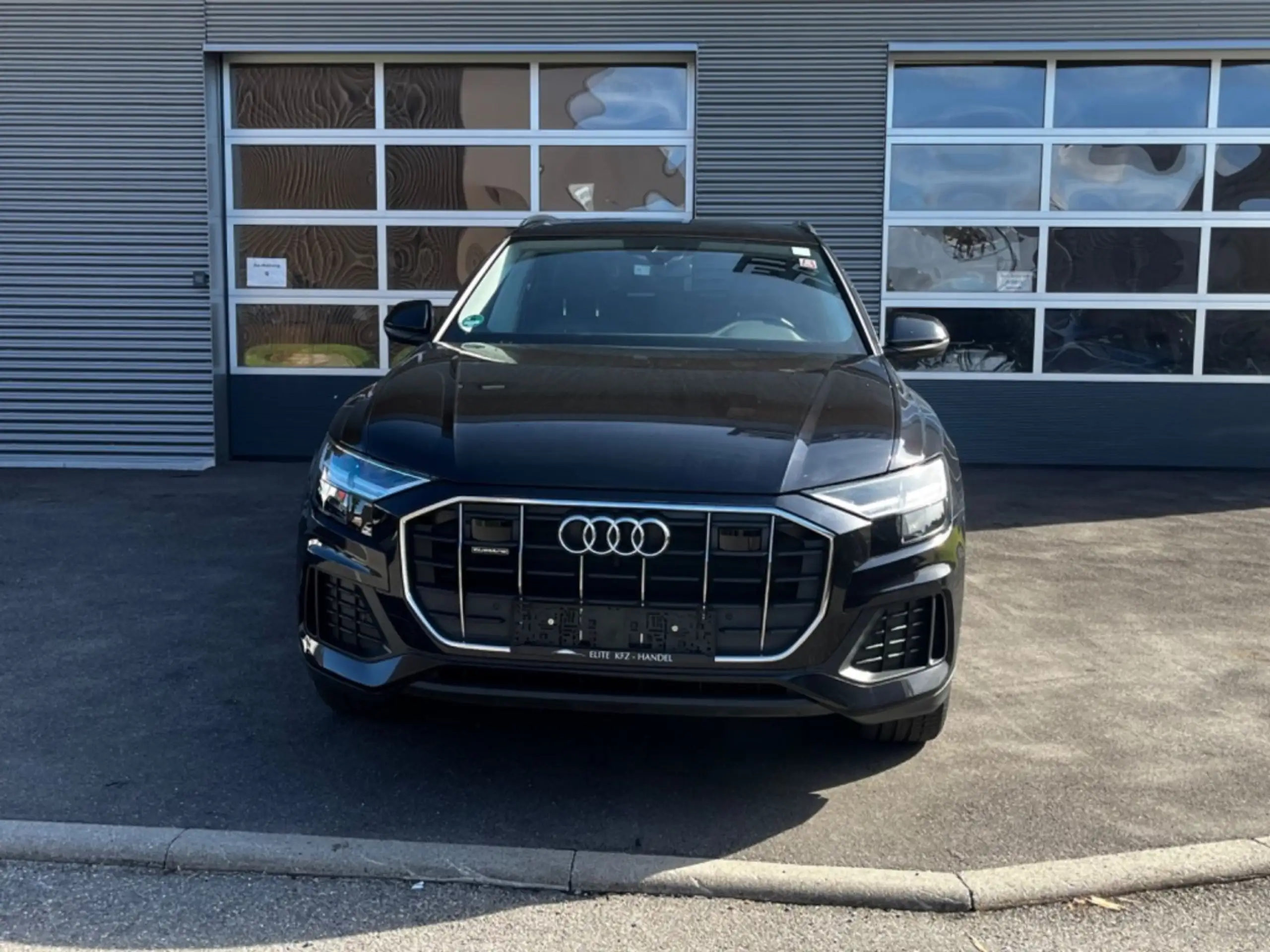 Audi - Q8