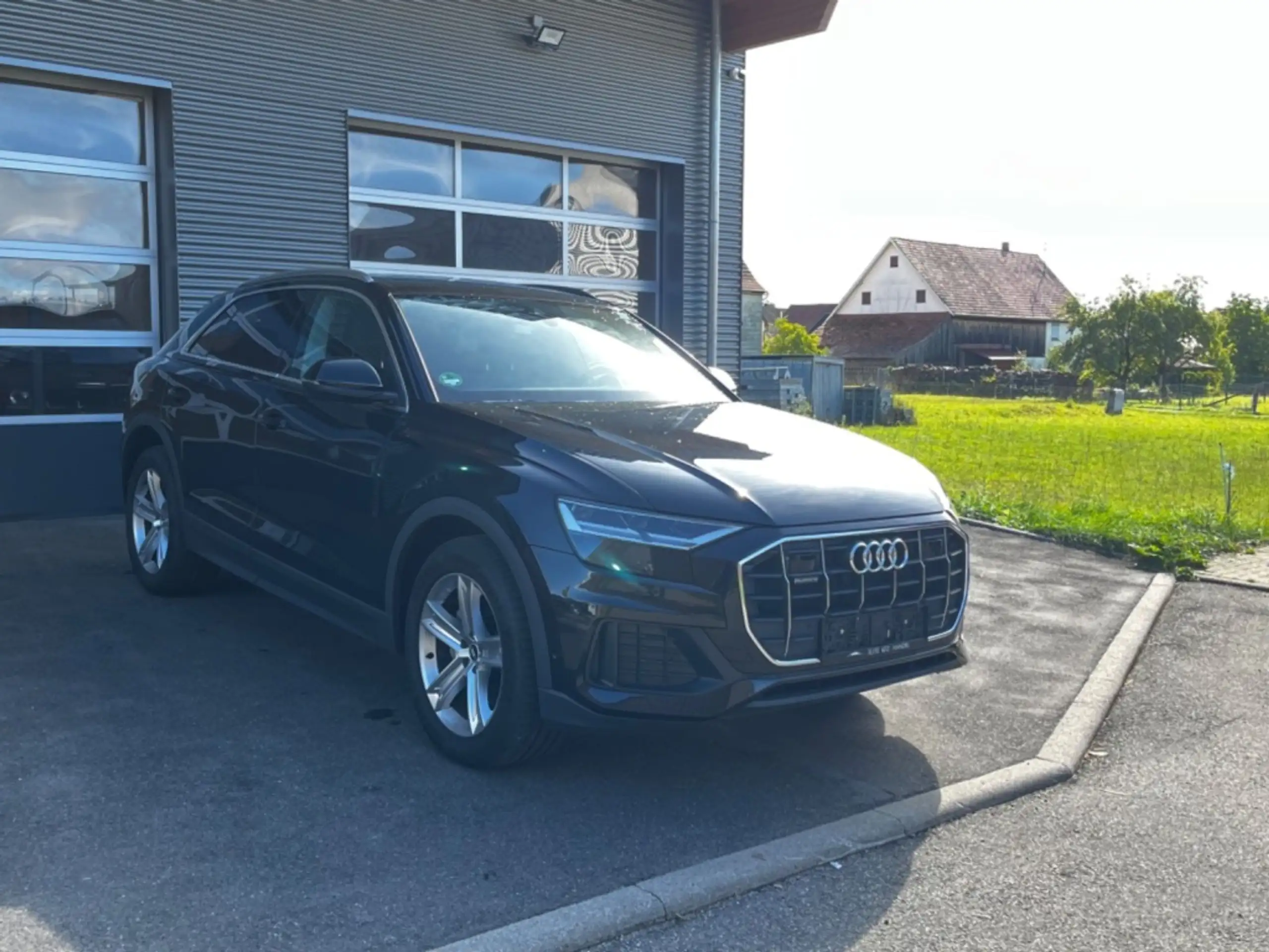 Audi - Q8