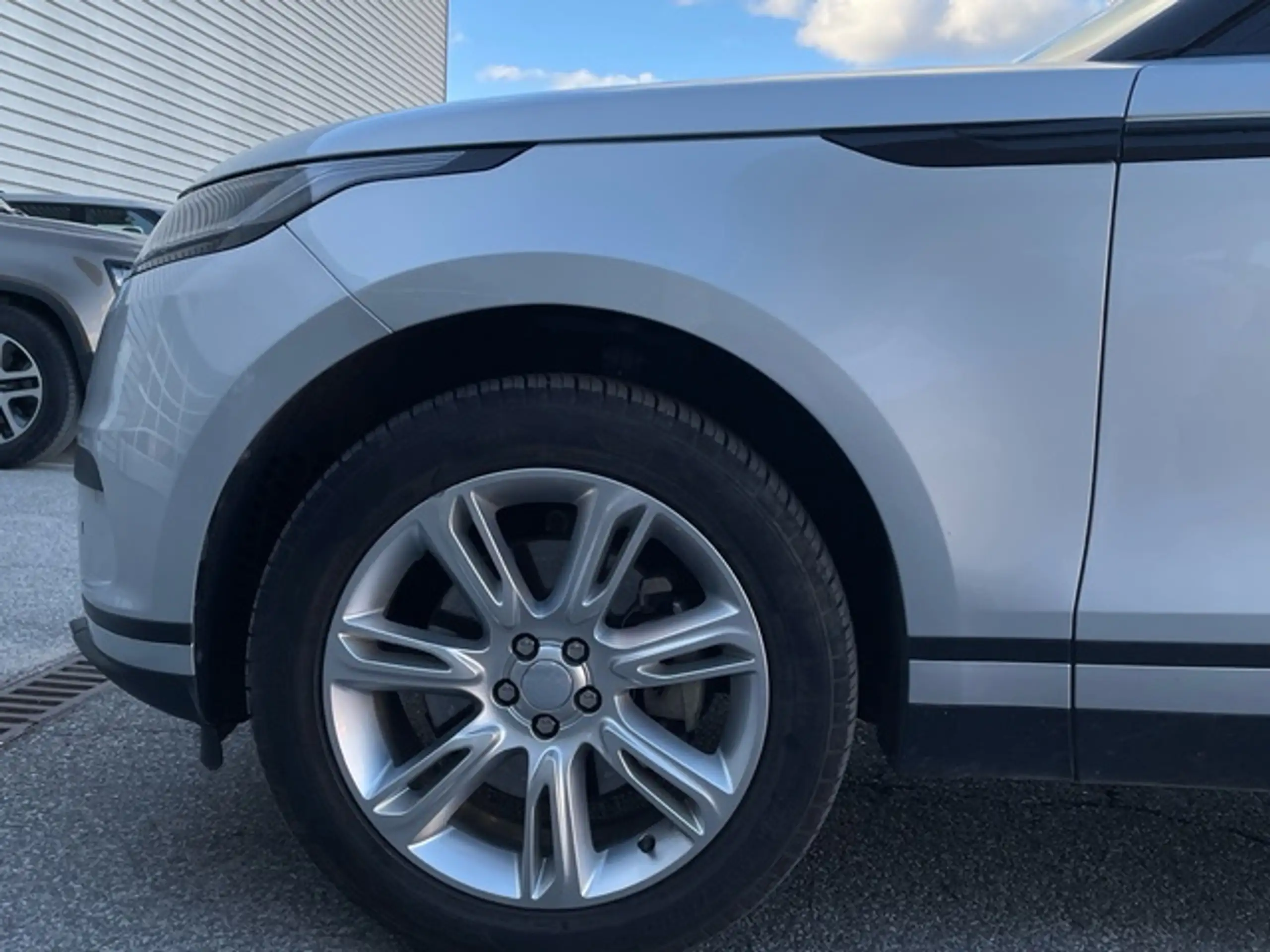 Land Rover - Range Rover Velar