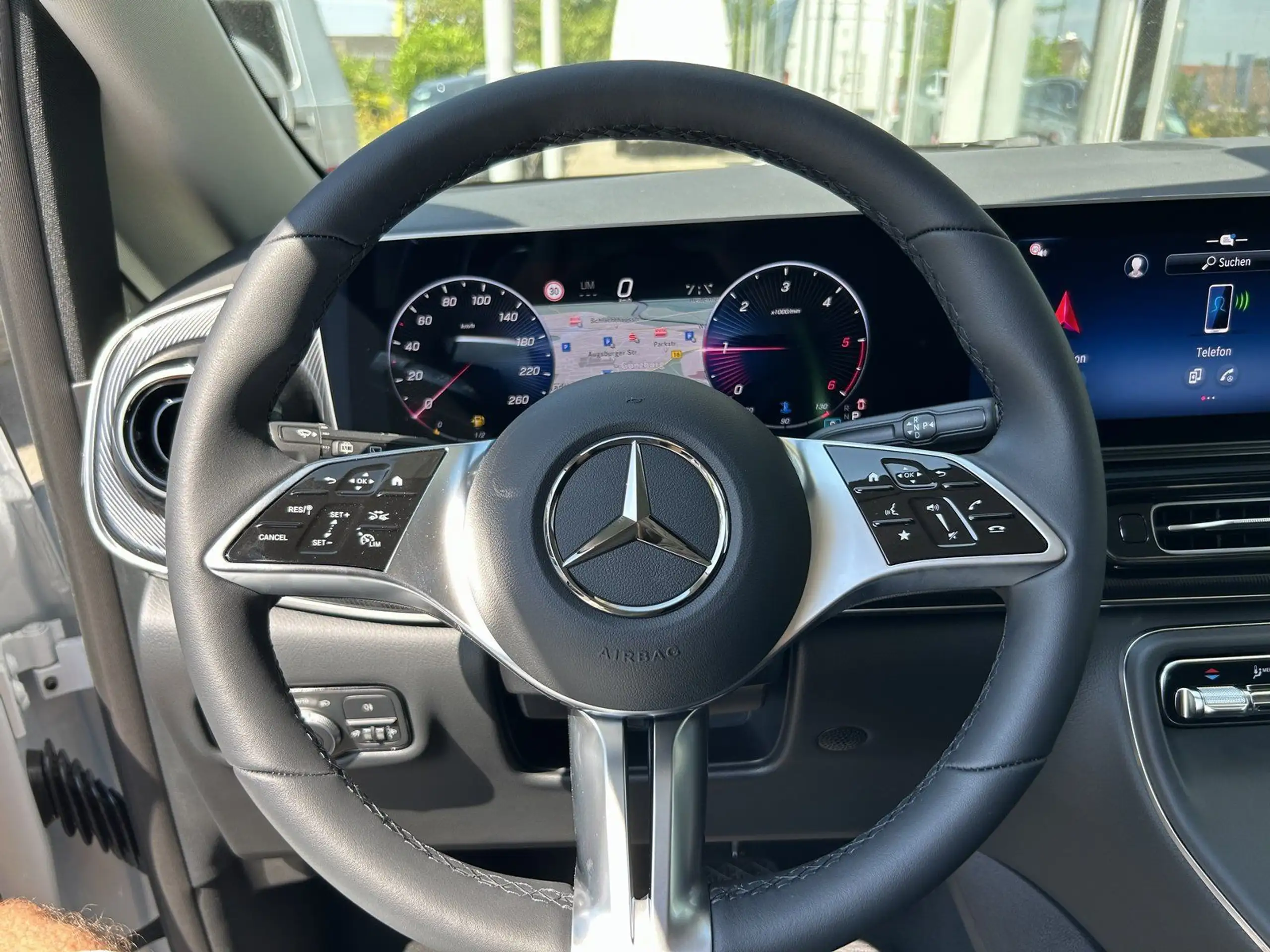 Mercedes-Benz - V 220