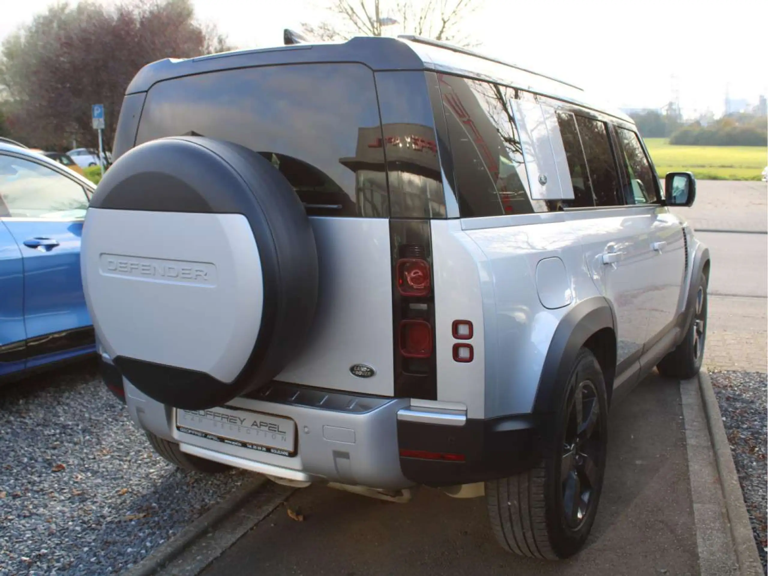 Land Rover - Defender