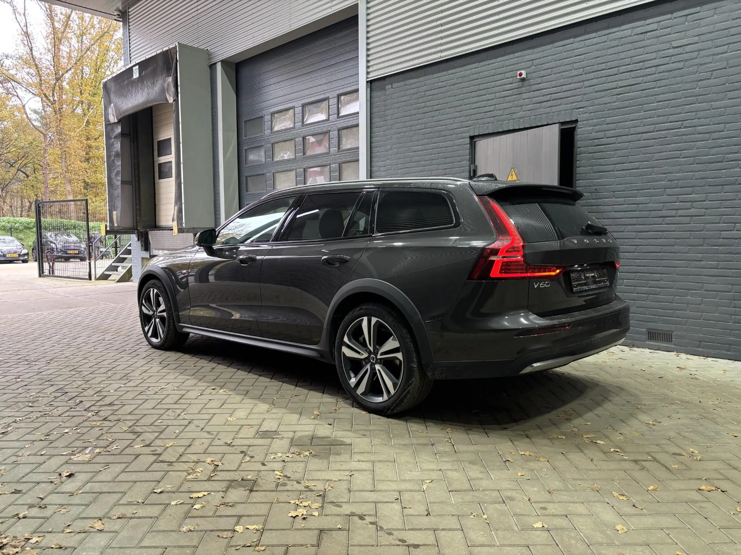 Volvo - V60 Cross Country