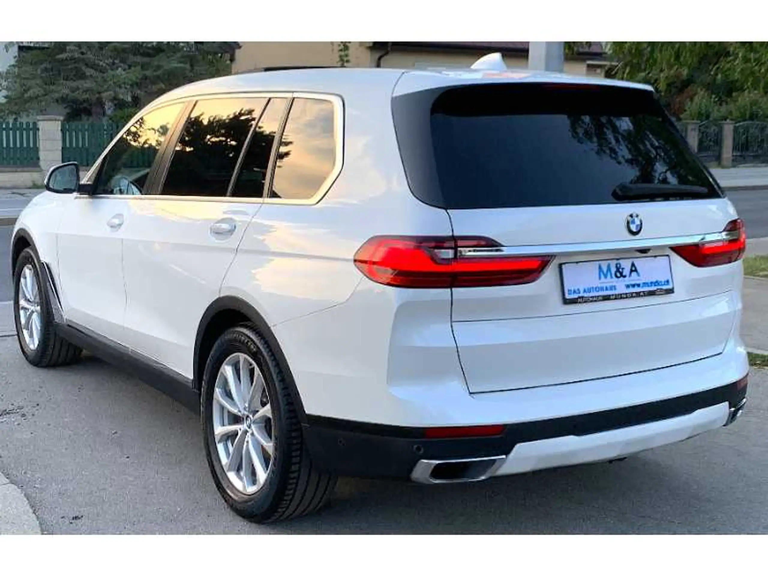 BMW - X7