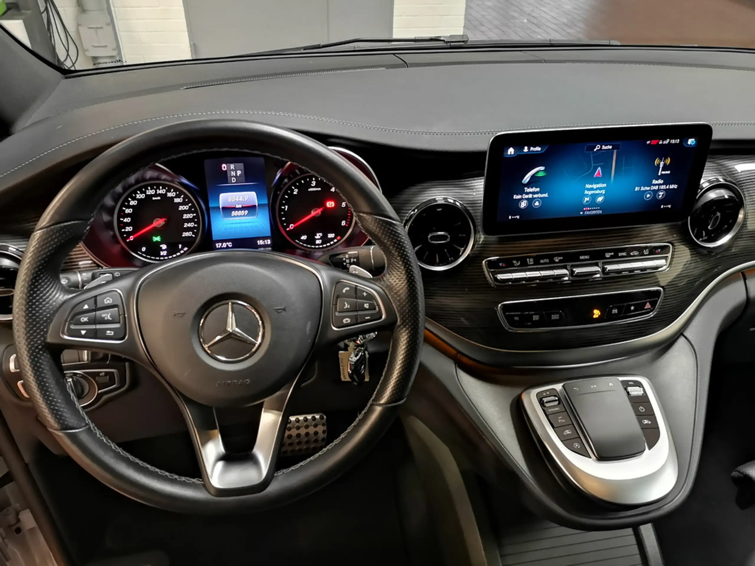 Mercedes-Benz - V 250