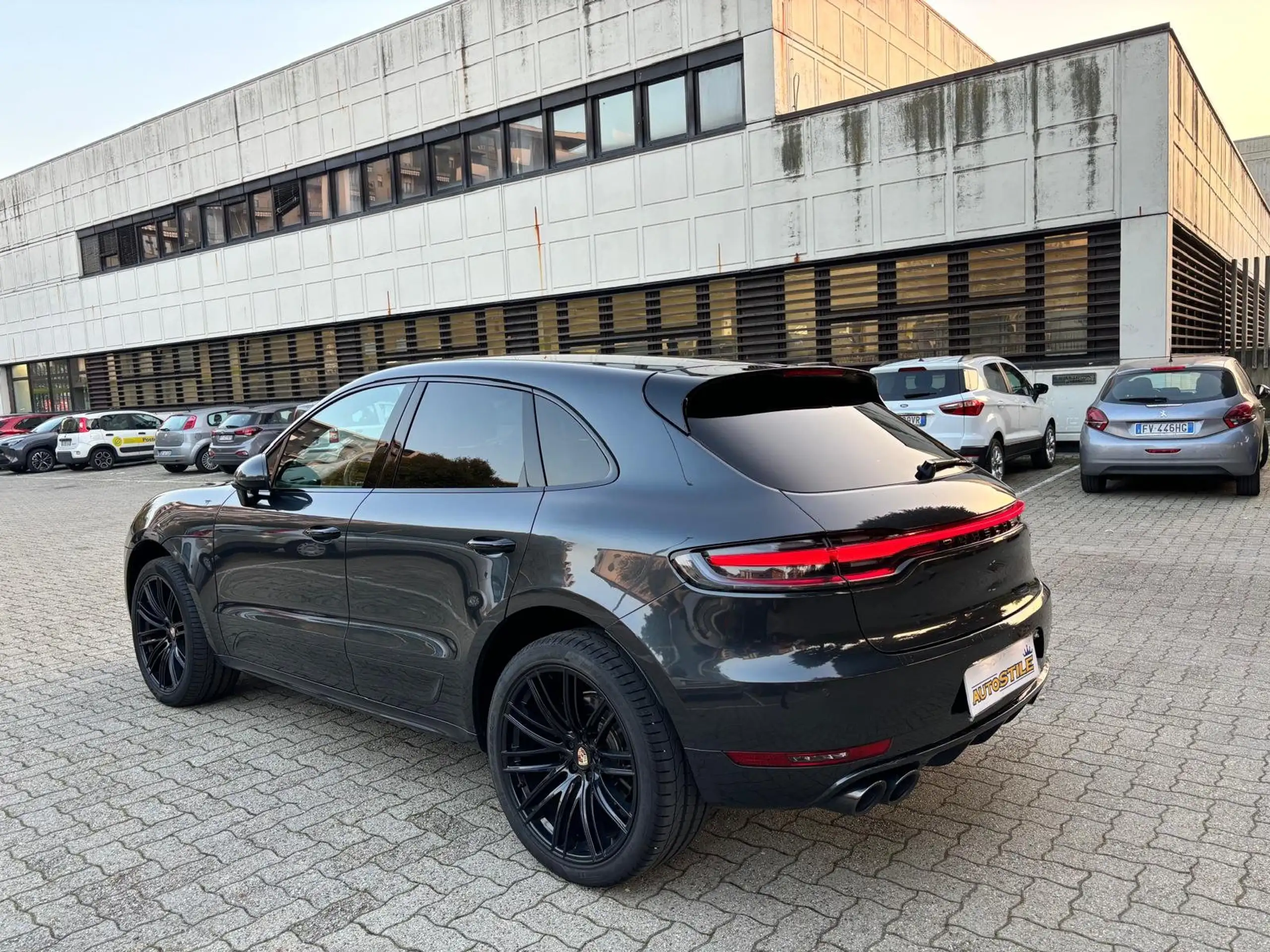 Porsche - Macan